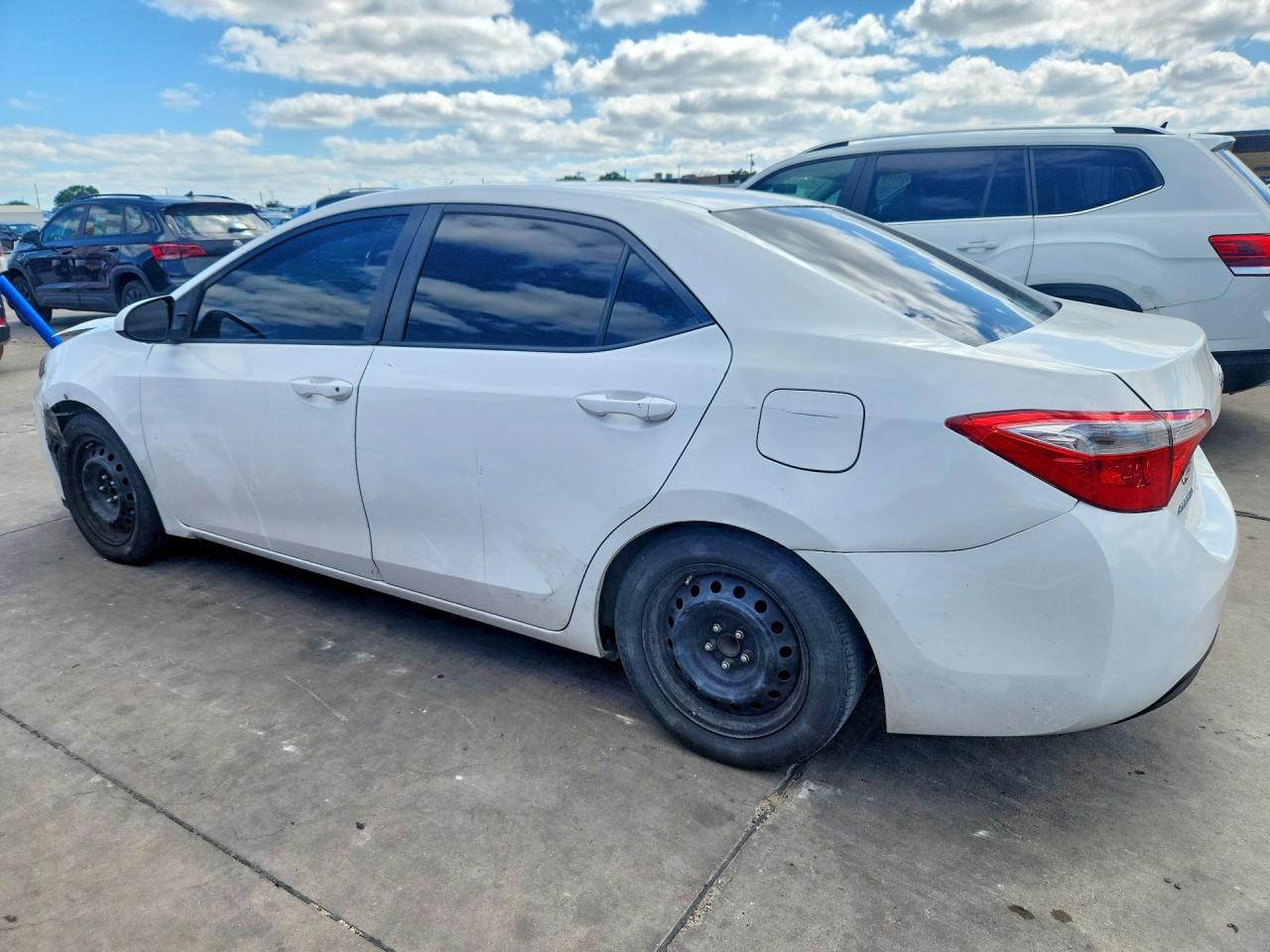 2014 Toyota Corolla Le White vin: 5YFBURHE5EP038242