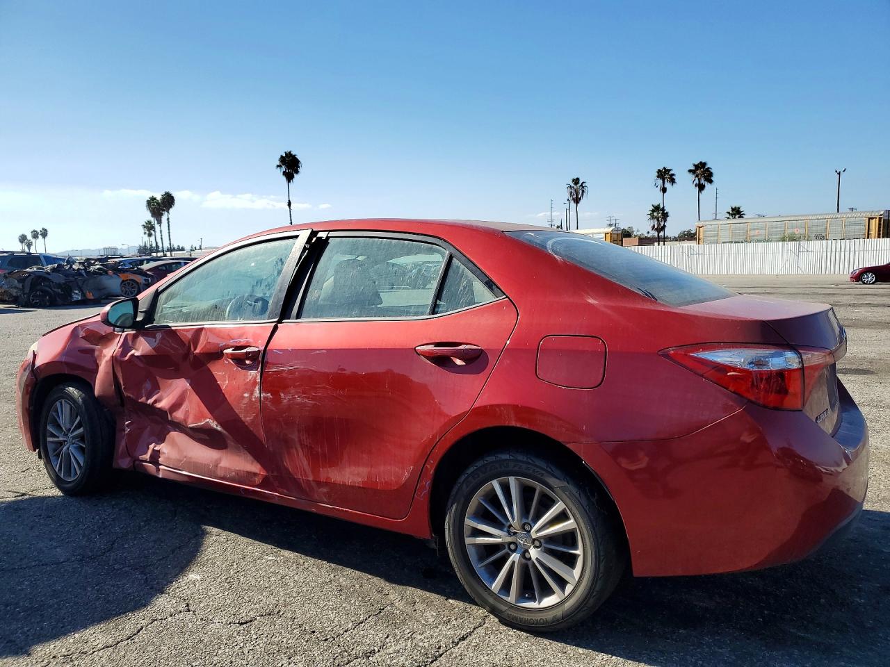 2014 Toyota Corolla Le Plus Red vin: 5YFBURHE5EP041772