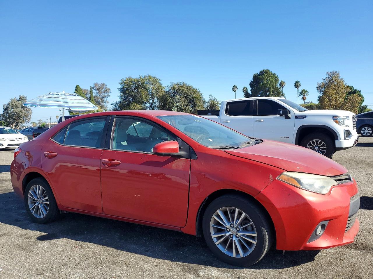 2014 Toyota Corolla Le Plus Red vin: 5YFBURHE5EP041772