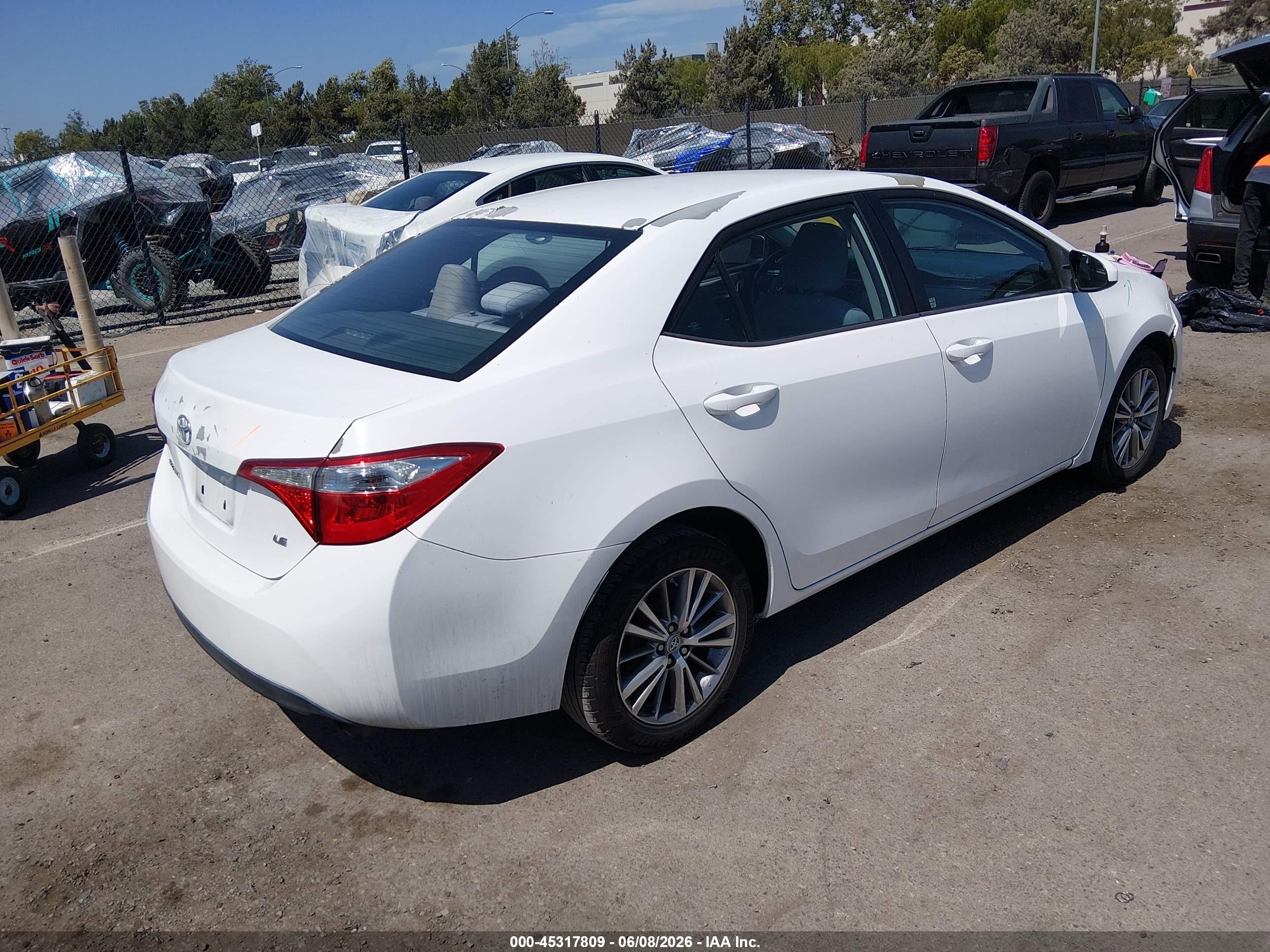 2014 Toyota Corolla Le Plus White vin: 5YFBURHE5EP060550