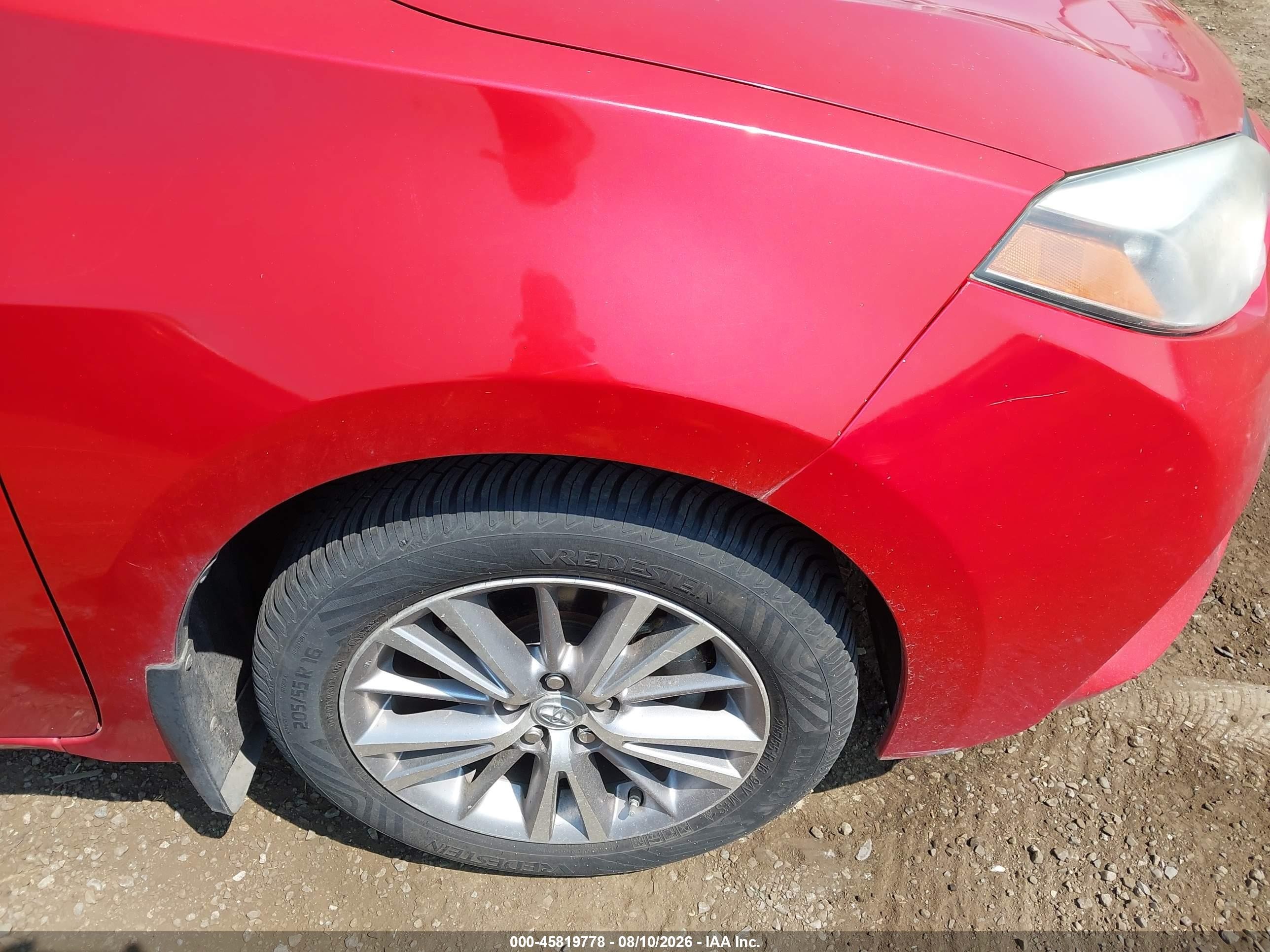 2014 Toyota Corolla Le Plus Red vin: 5YFBURHE5EP061228