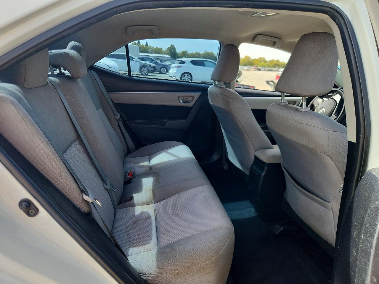 2014 Toyota Corolla Le White vin: 5YFBURHE5EP063951