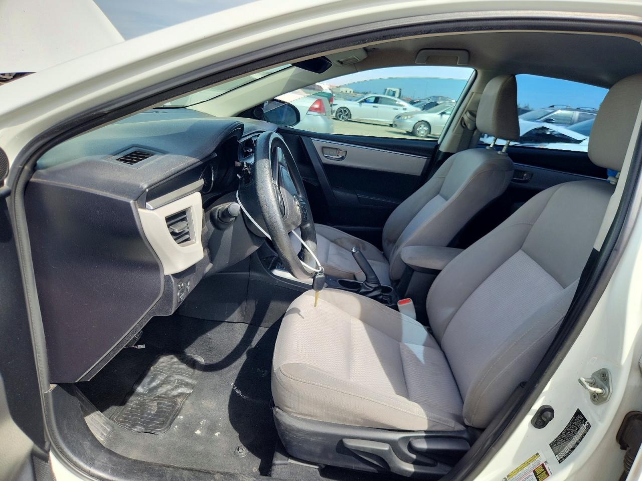 2014 Toyota Corolla Le White vin: 5YFBURHE5EP063951