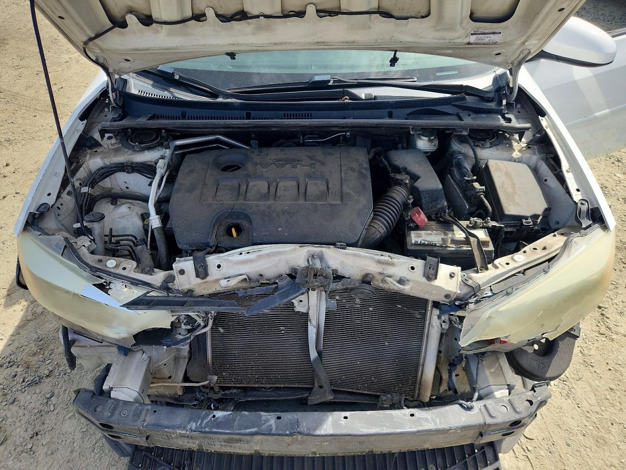 2014 Toyota Corolla Le White vin: 5YFBURHE5EP063951