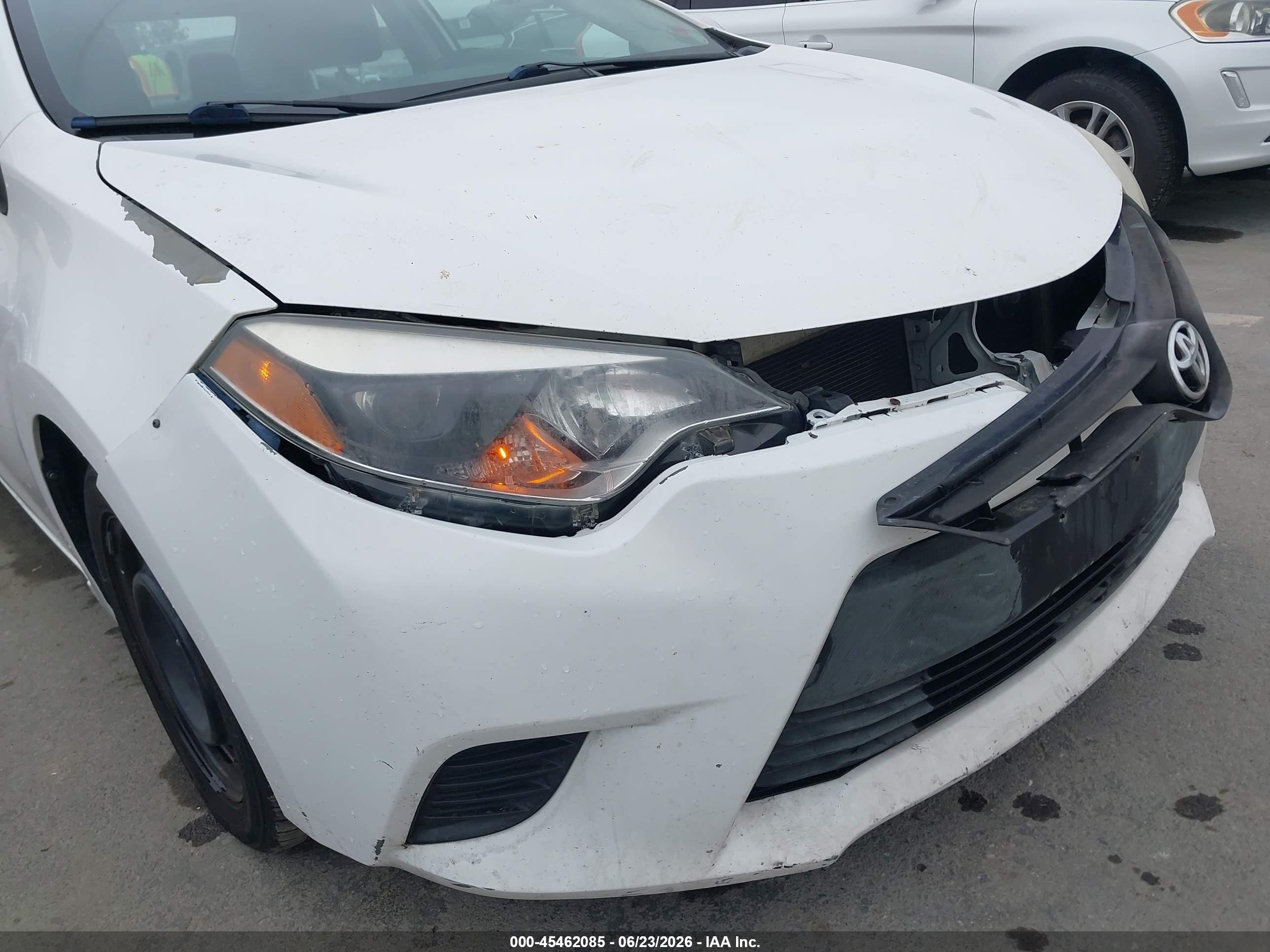 2014 Toyota Corolla Le White vin: 5YFBURHE5EP080488