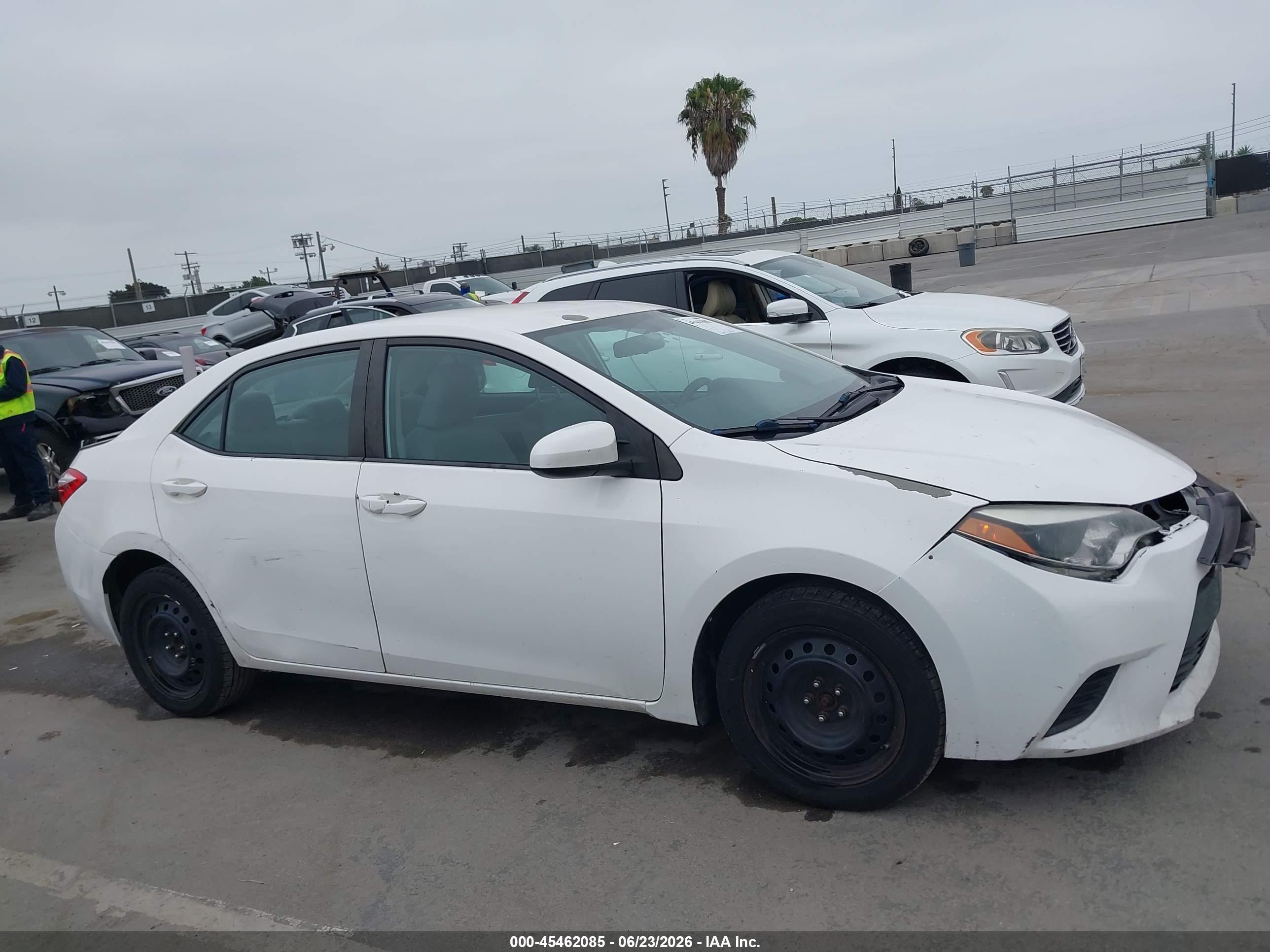 2014 Toyota Corolla Le White vin: 5YFBURHE5EP080488