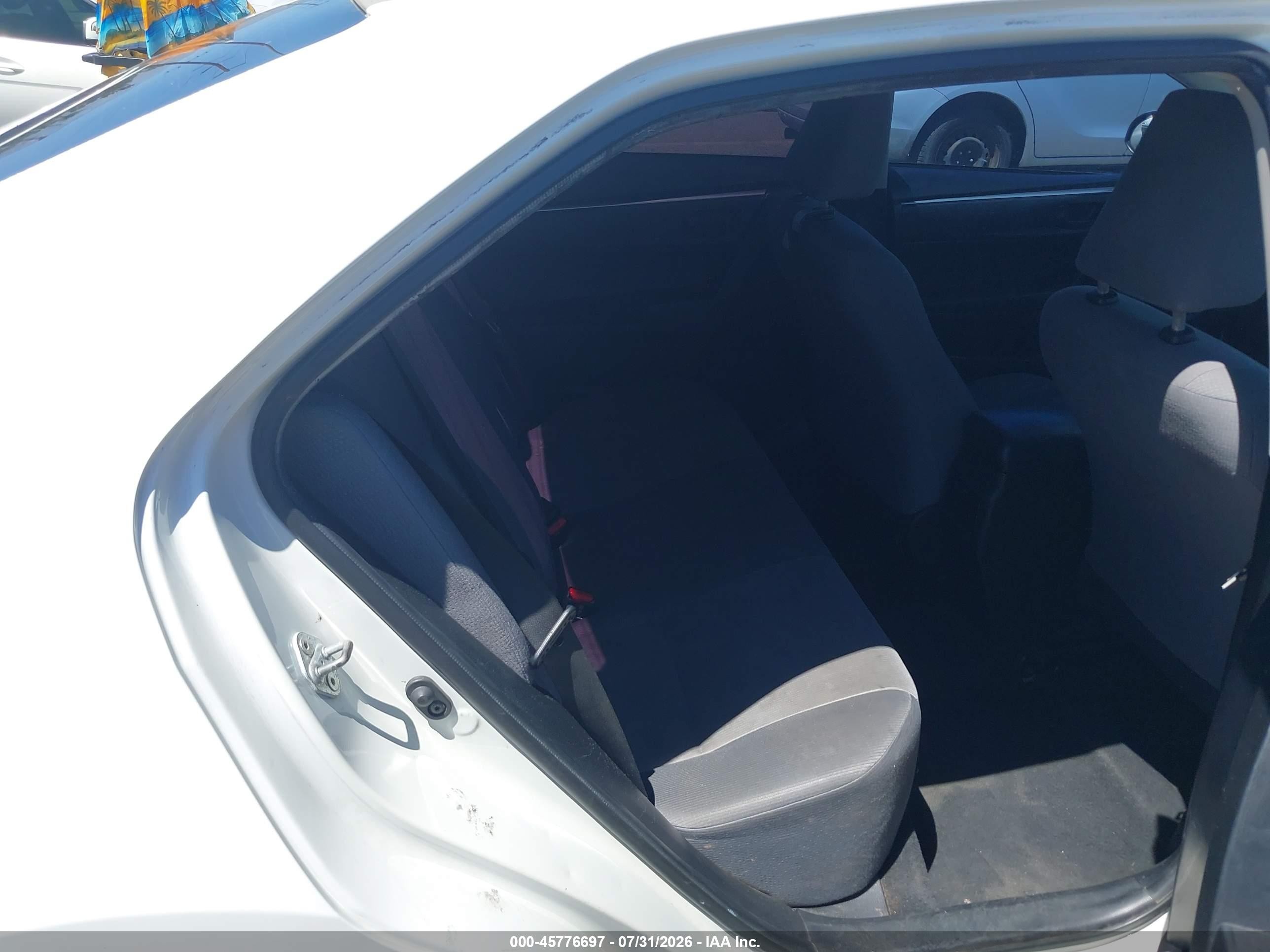2014 Toyota Corolla L White vin: 5YFBURHE5EP082340