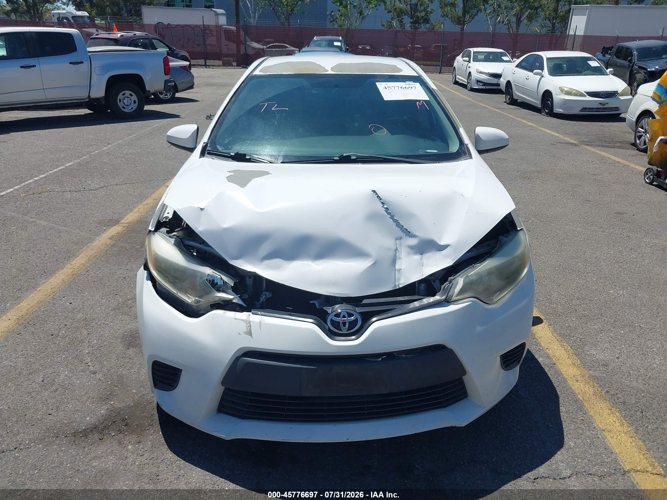 2014 Toyota Corolla L White vin: 5YFBURHE5EP082340