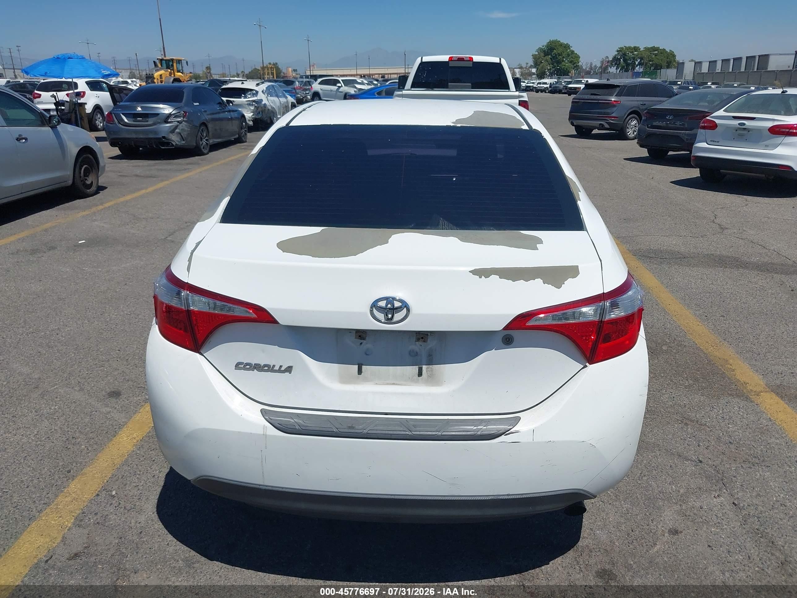 2014 Toyota Corolla L White vin: 5YFBURHE5EP082340