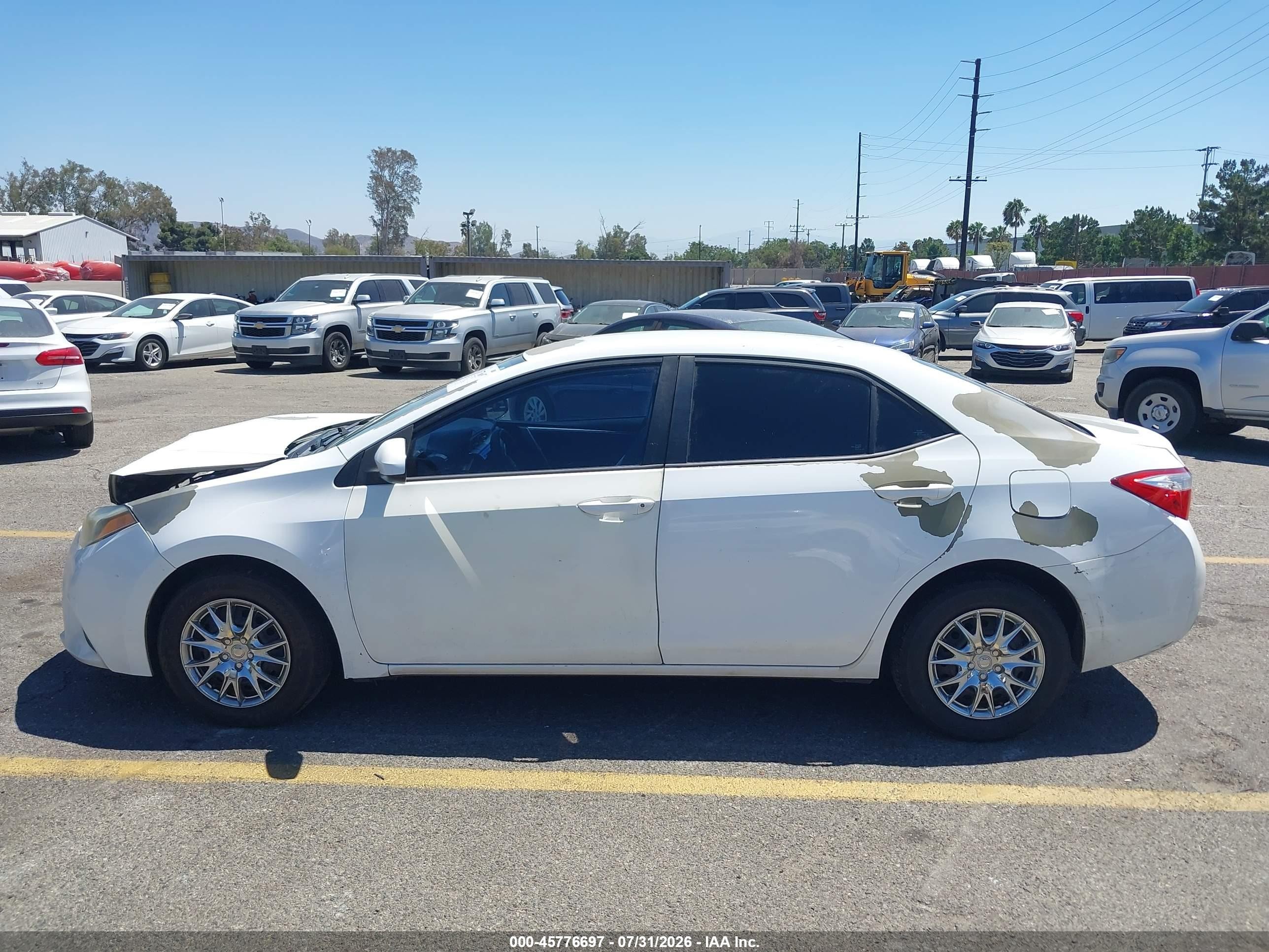 2014 Toyota Corolla L White vin: 5YFBURHE5EP082340
