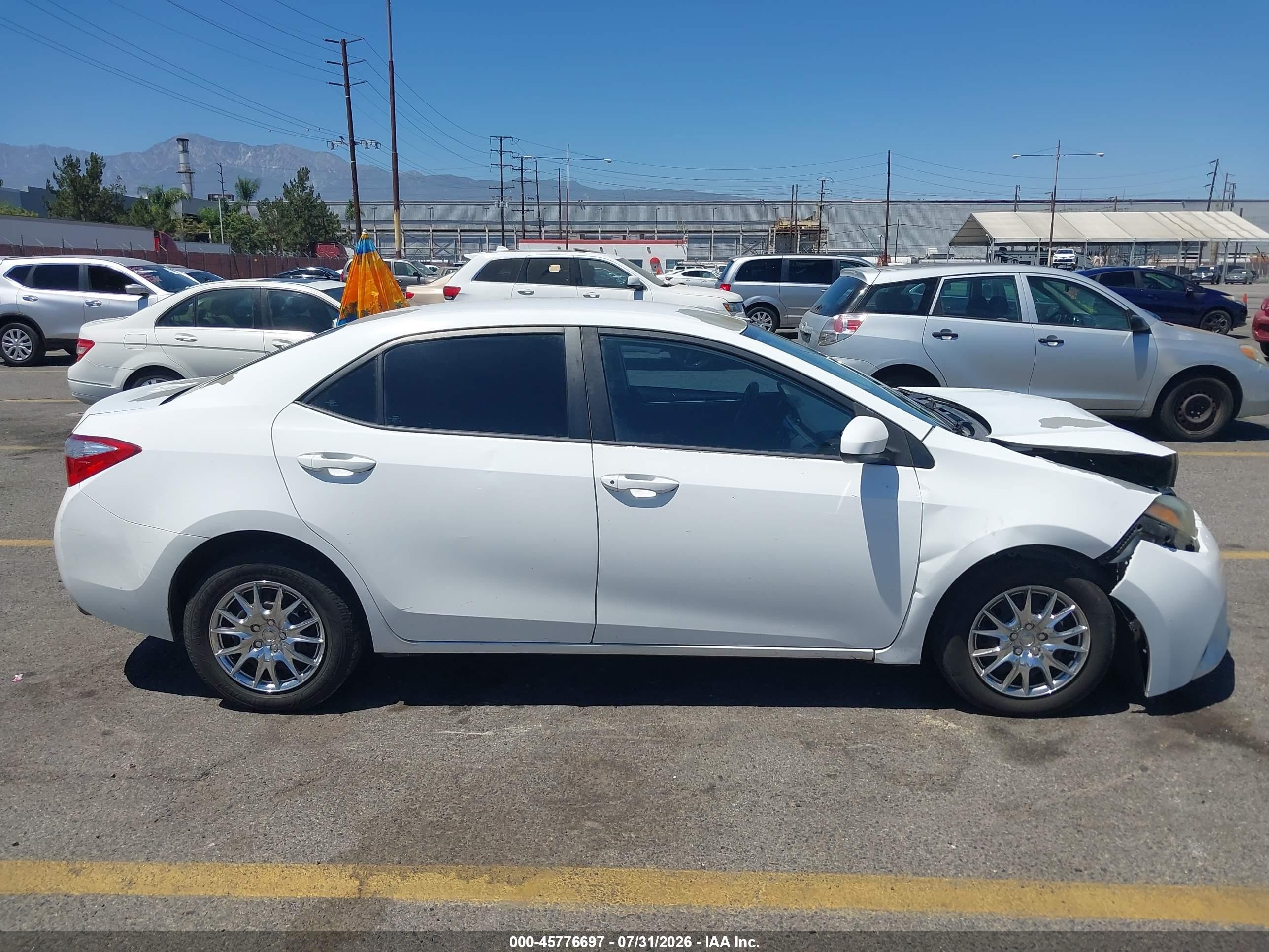 2014 Toyota Corolla L White vin: 5YFBURHE5EP082340