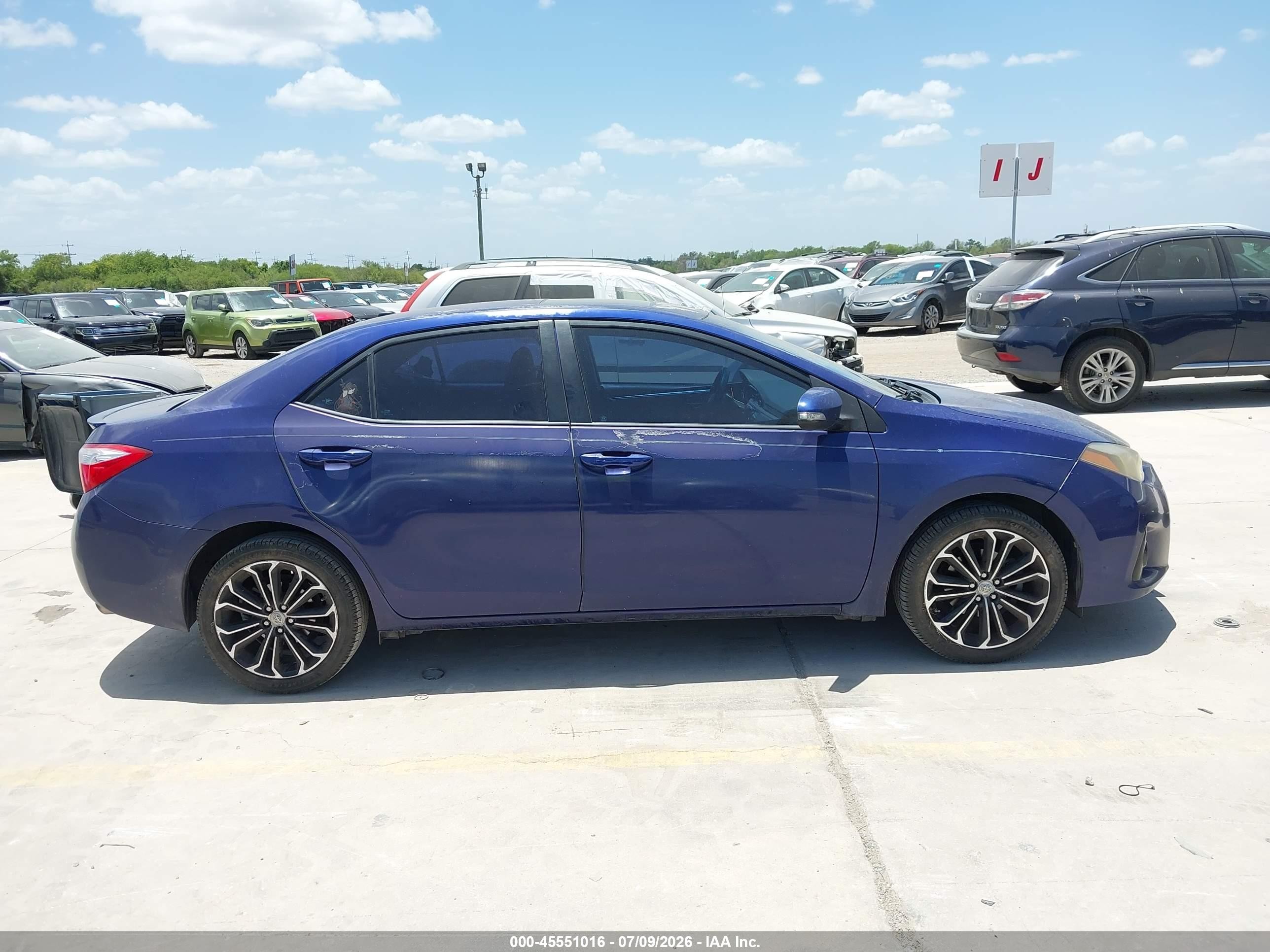 2014 Toyota Corolla S Plus Blue vin: 5YFBURHE5EP093662