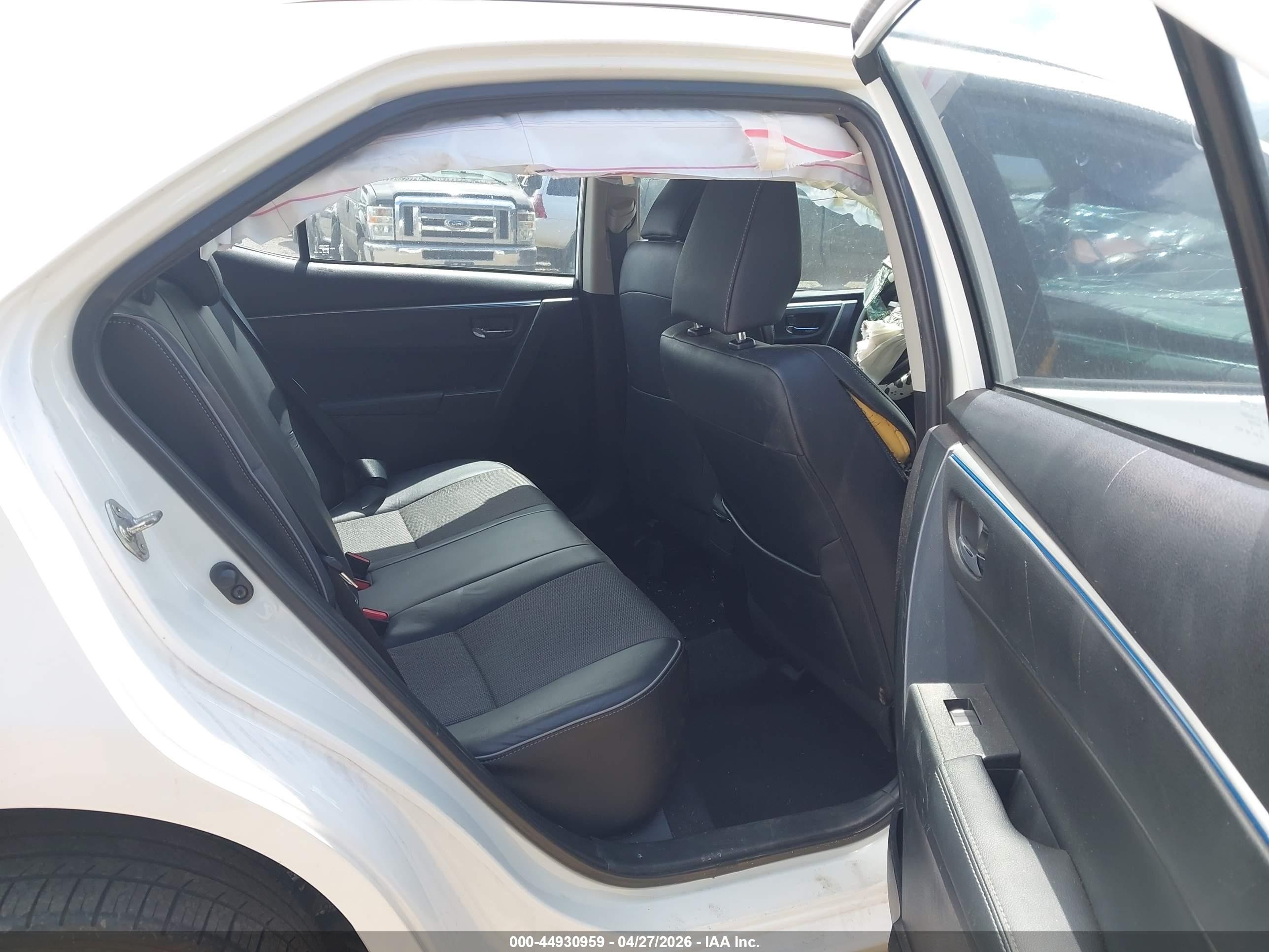 2014 Toyota Corolla S/s Plus/s Premium White vin: 5YFBURHE5EP101047