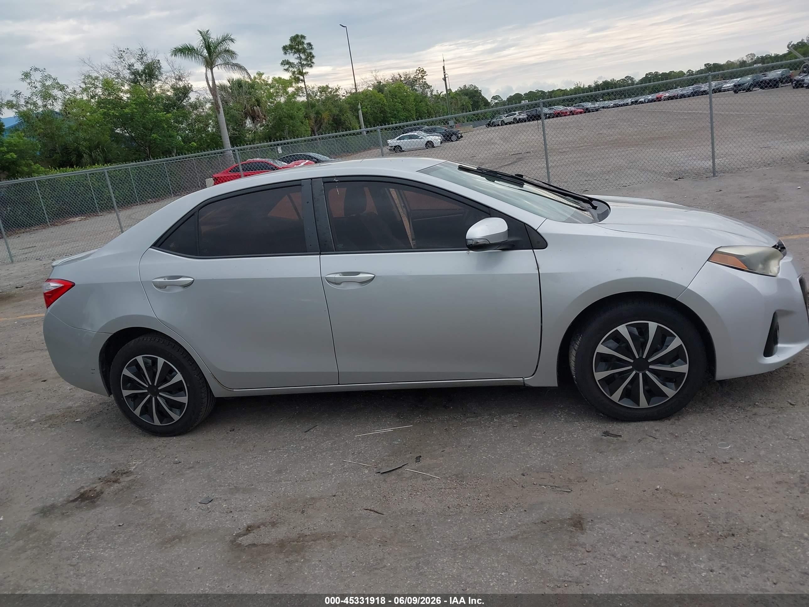 2014 Toyota Corolla S Silver vin: 5YFBURHE5EP138759