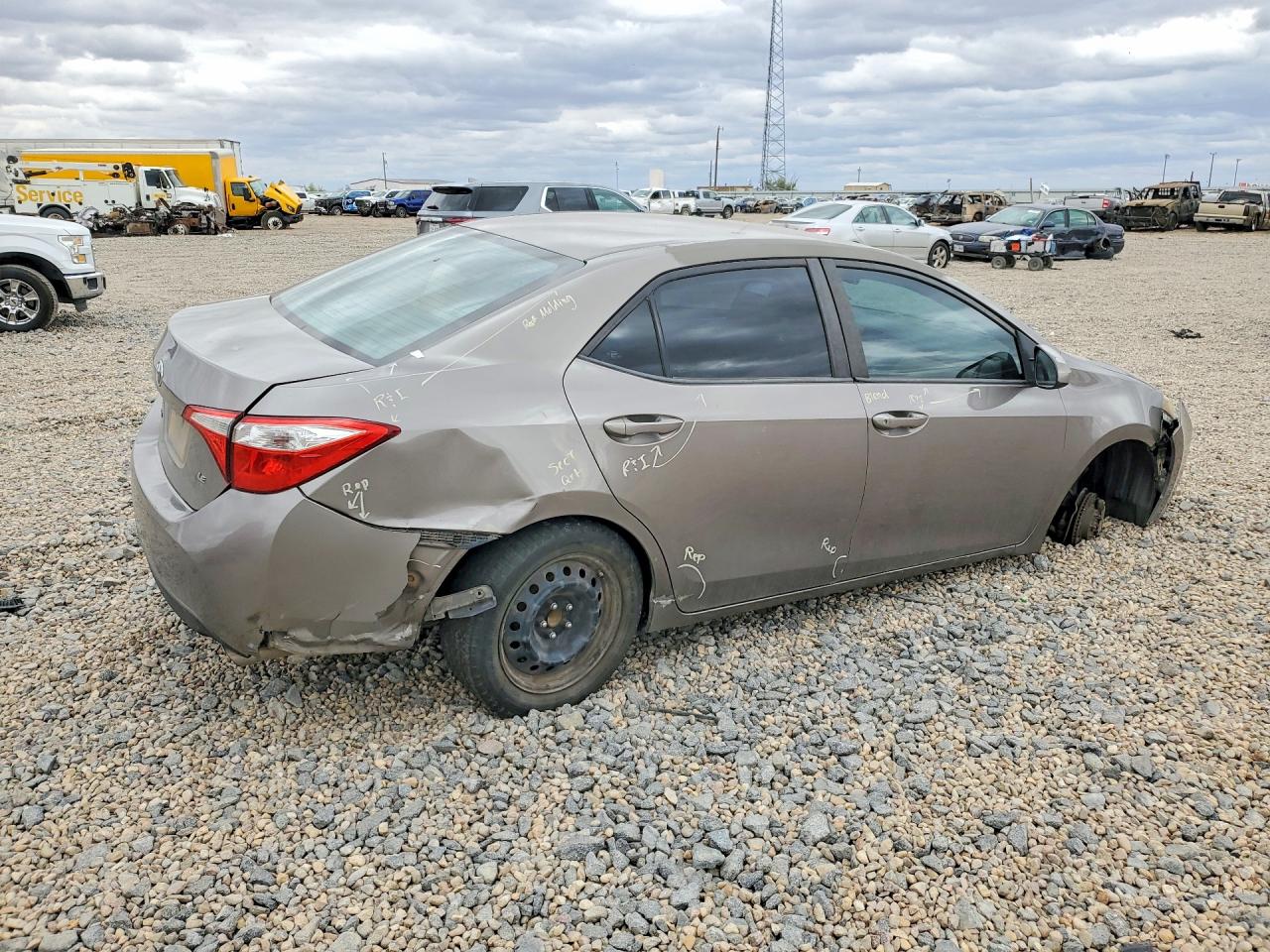 2014 Toyota Corolla Le Brown vin: 5YFBURHE5EP169543
