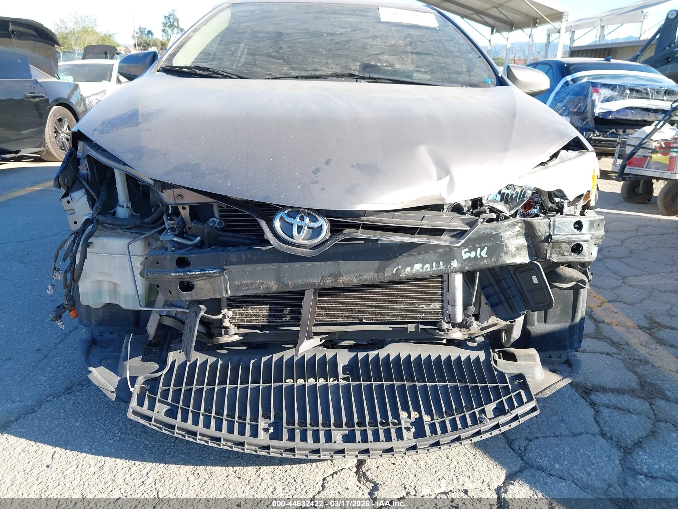 2015 Toyota Corolla Le Gray vin: 5YFBURHE5FP194508