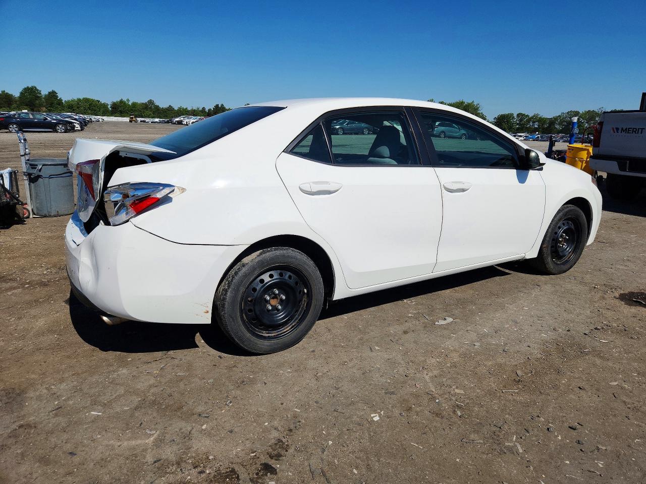 2015 Toyota Corolla Le White vin: 5YFBURHE5FP204731