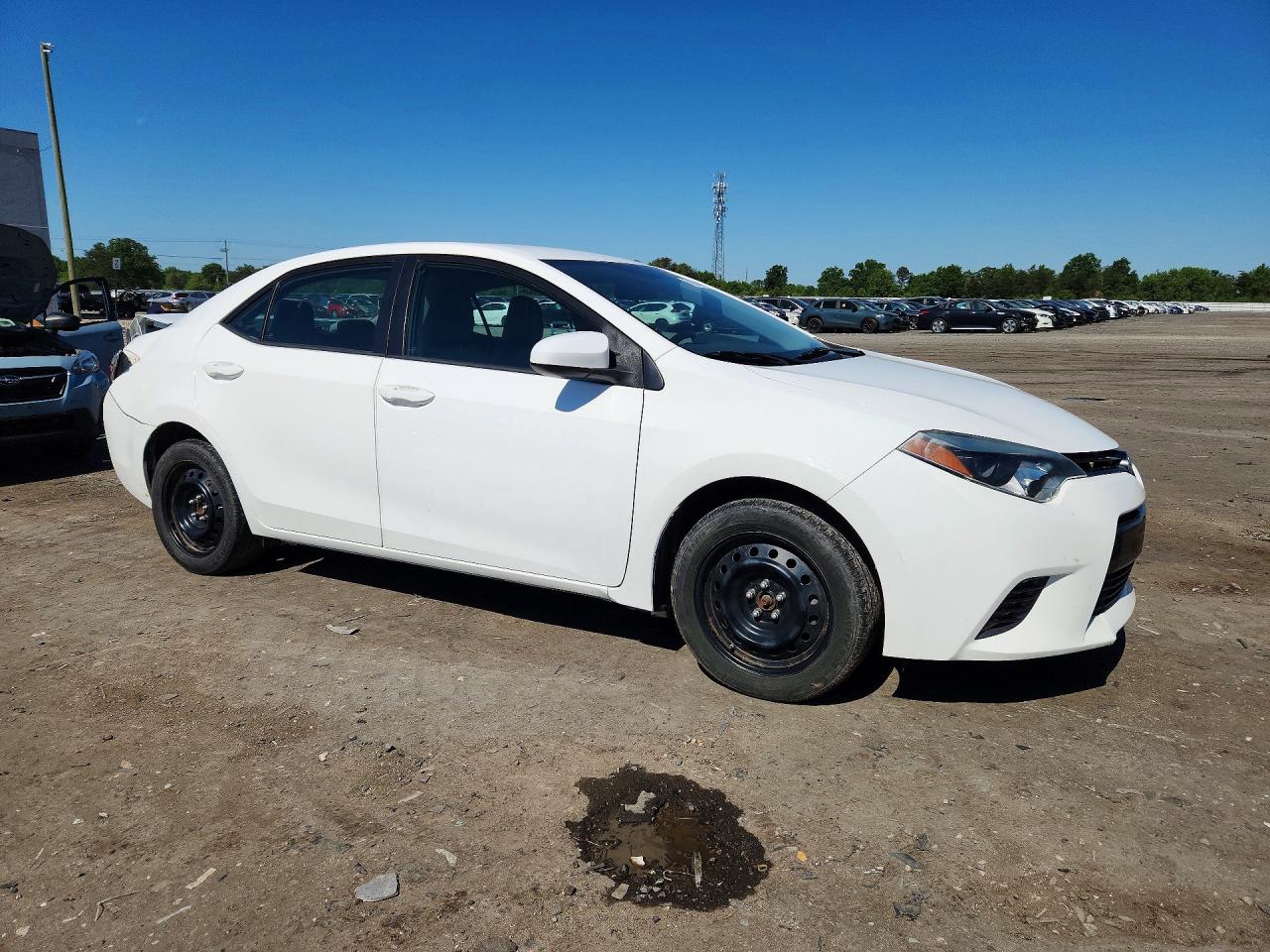 2015 Toyota Corolla Le White vin: 5YFBURHE5FP204731