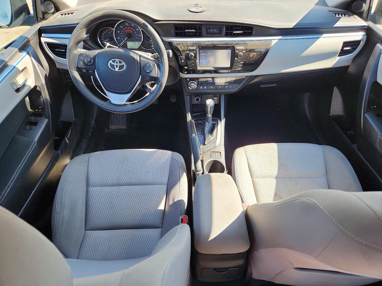 2015 Toyota Corolla Le White vin: 5YFBURHE5FP204731