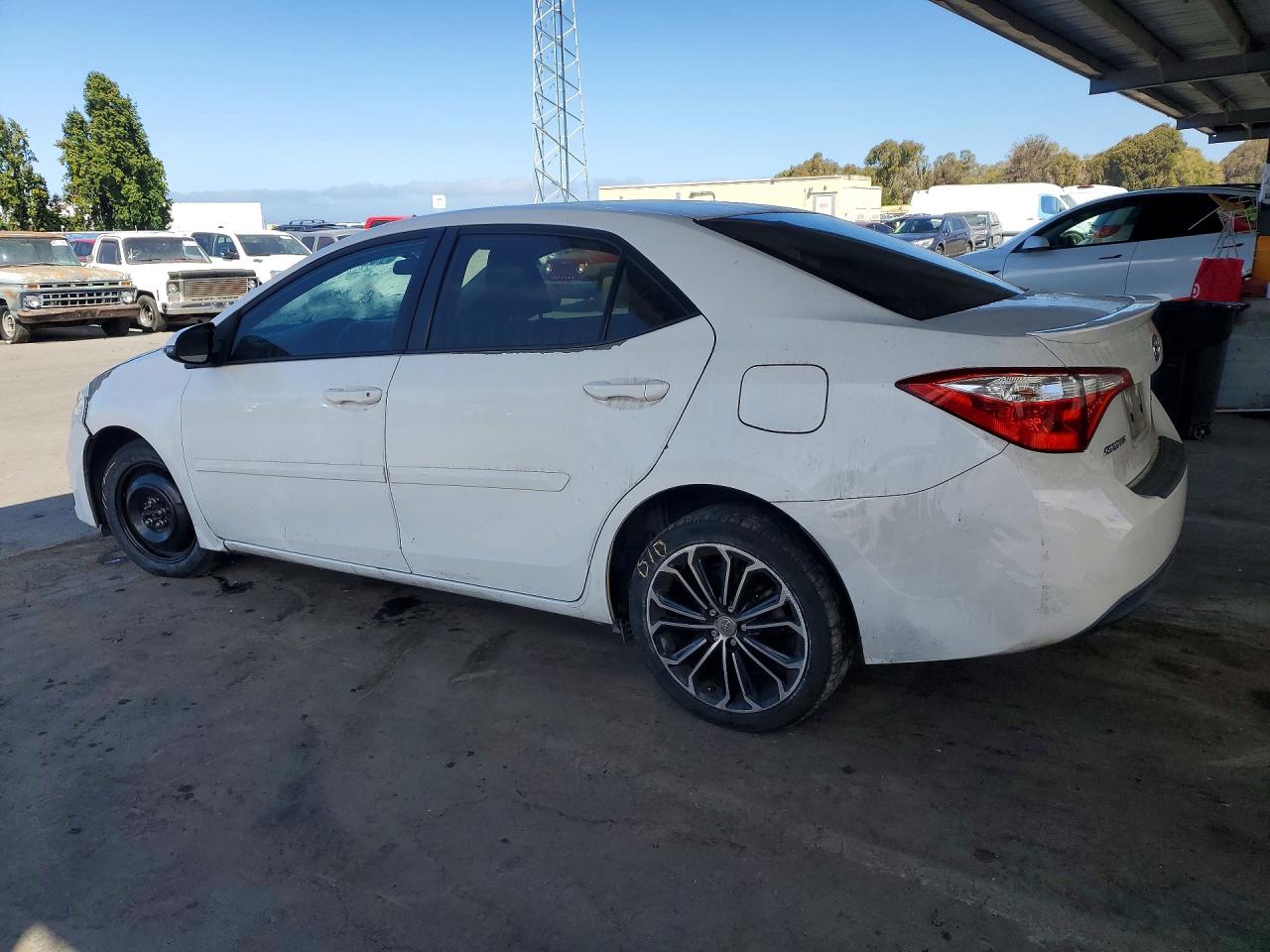 2015 Toyota Corolla S Plus White vin: 5YFBURHE5FP224915