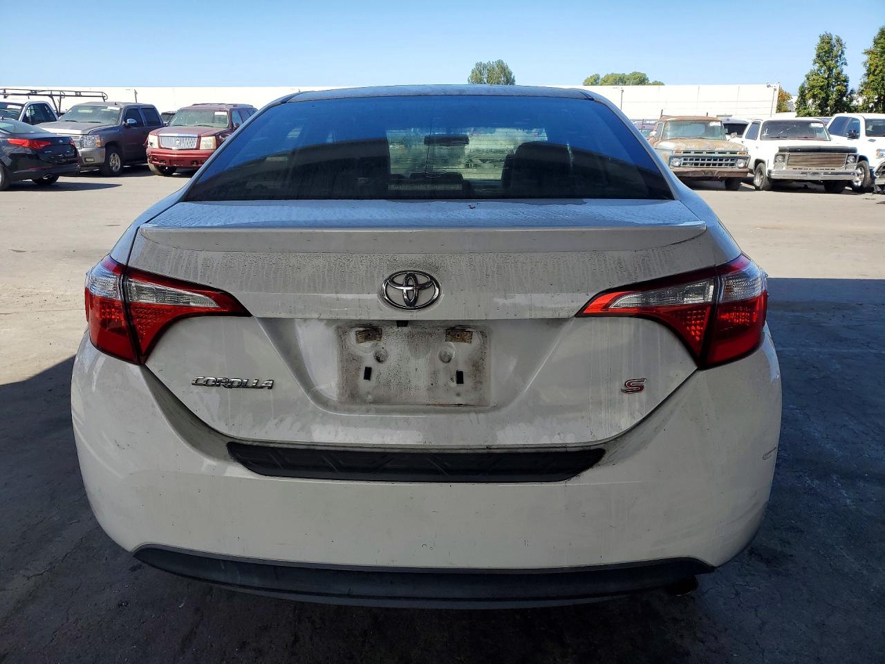 2015 Toyota Corolla S Plus White vin: 5YFBURHE5FP224915
