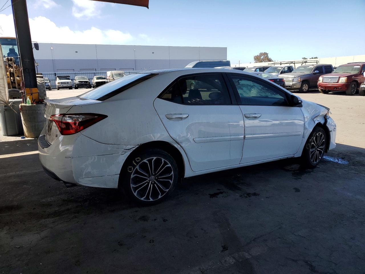 2015 Toyota Corolla S Plus White vin: 5YFBURHE5FP224915