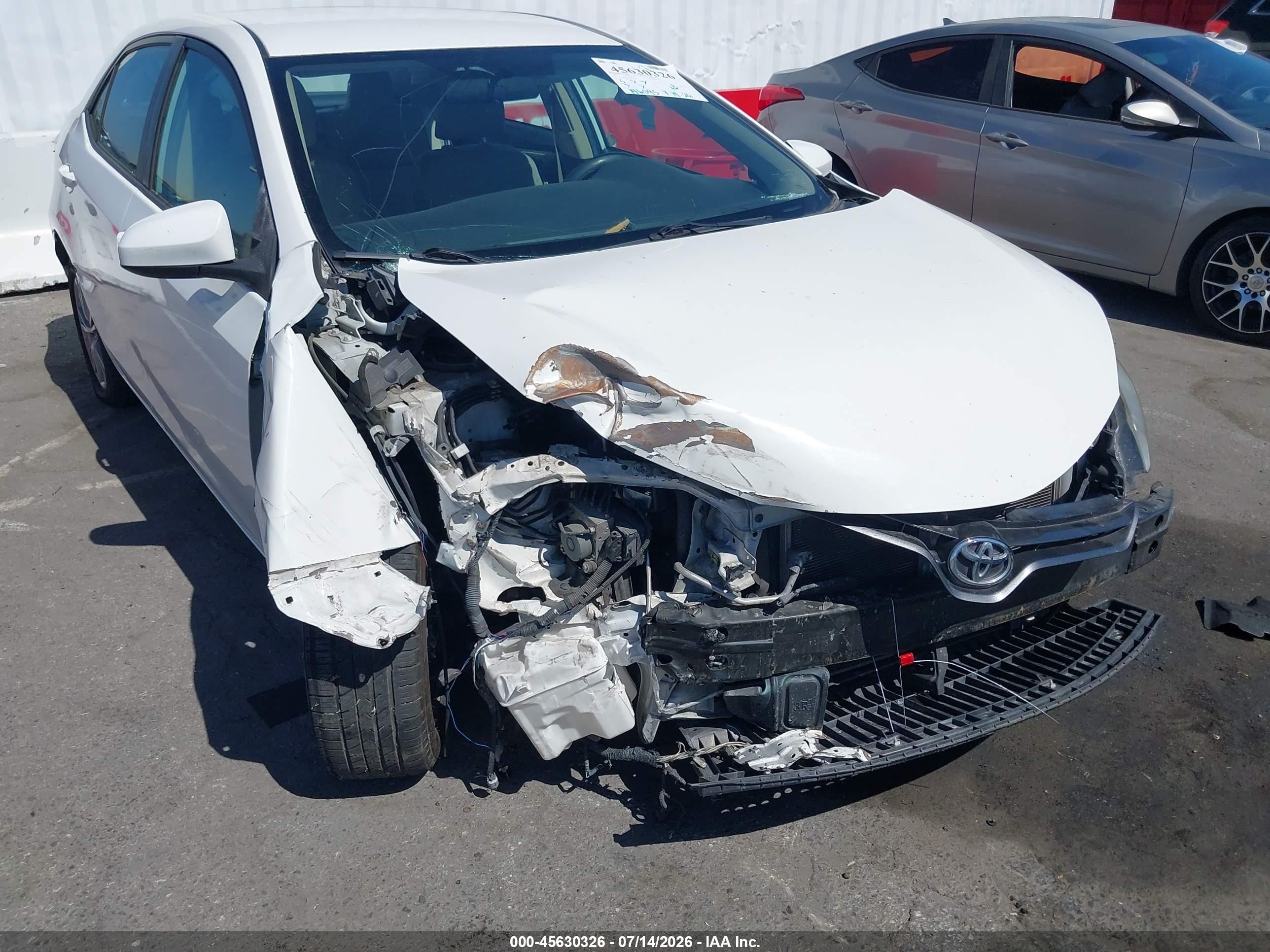 2015 Toyota Corolla Le Plus White vin: 5YFBURHE5FP231184