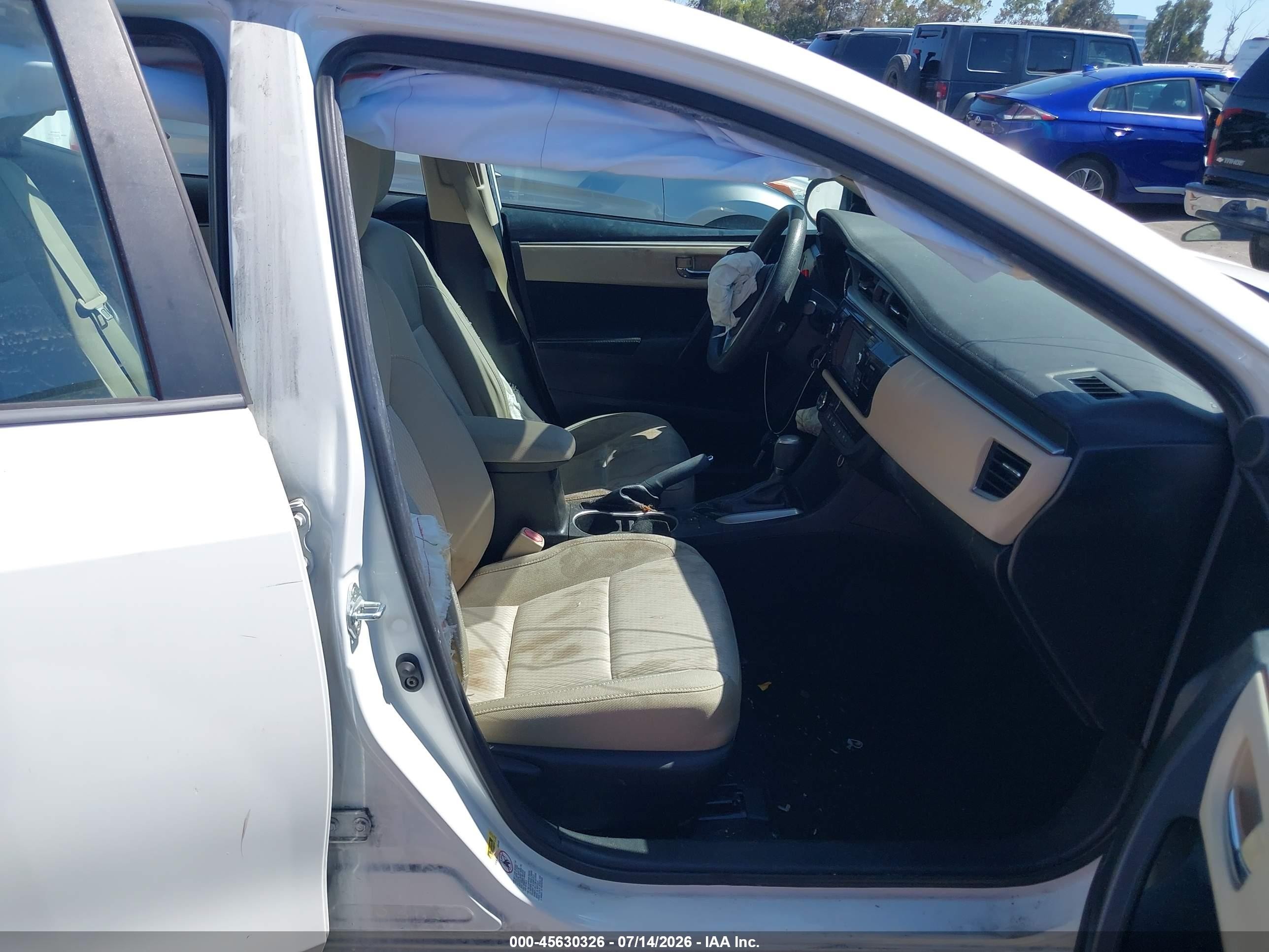 2015 Toyota Corolla Le Plus White vin: 5YFBURHE5FP231184