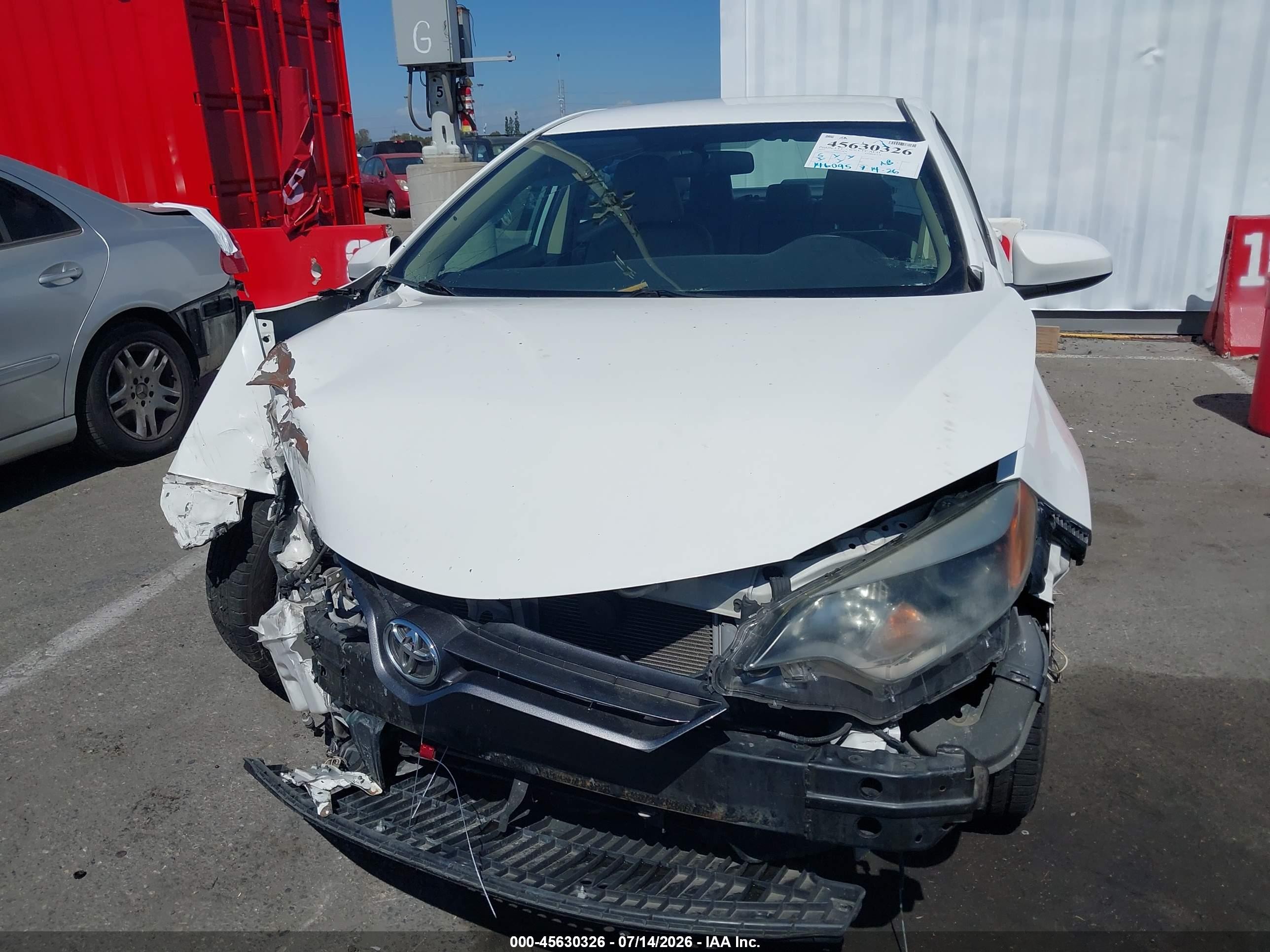 2015 Toyota Corolla Le Plus White vin: 5YFBURHE5FP231184