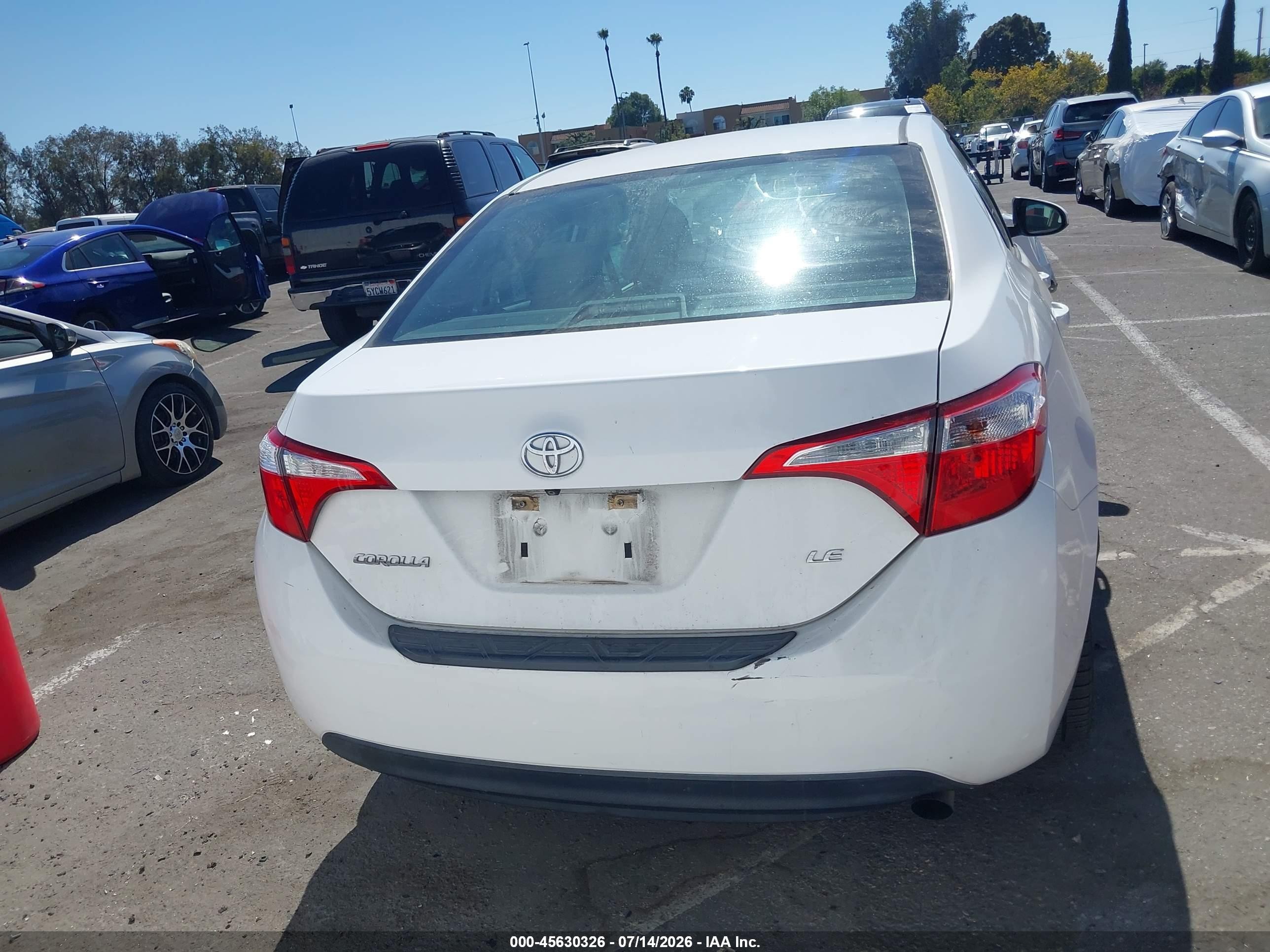 2015 Toyota Corolla Le Plus White vin: 5YFBURHE5FP231184