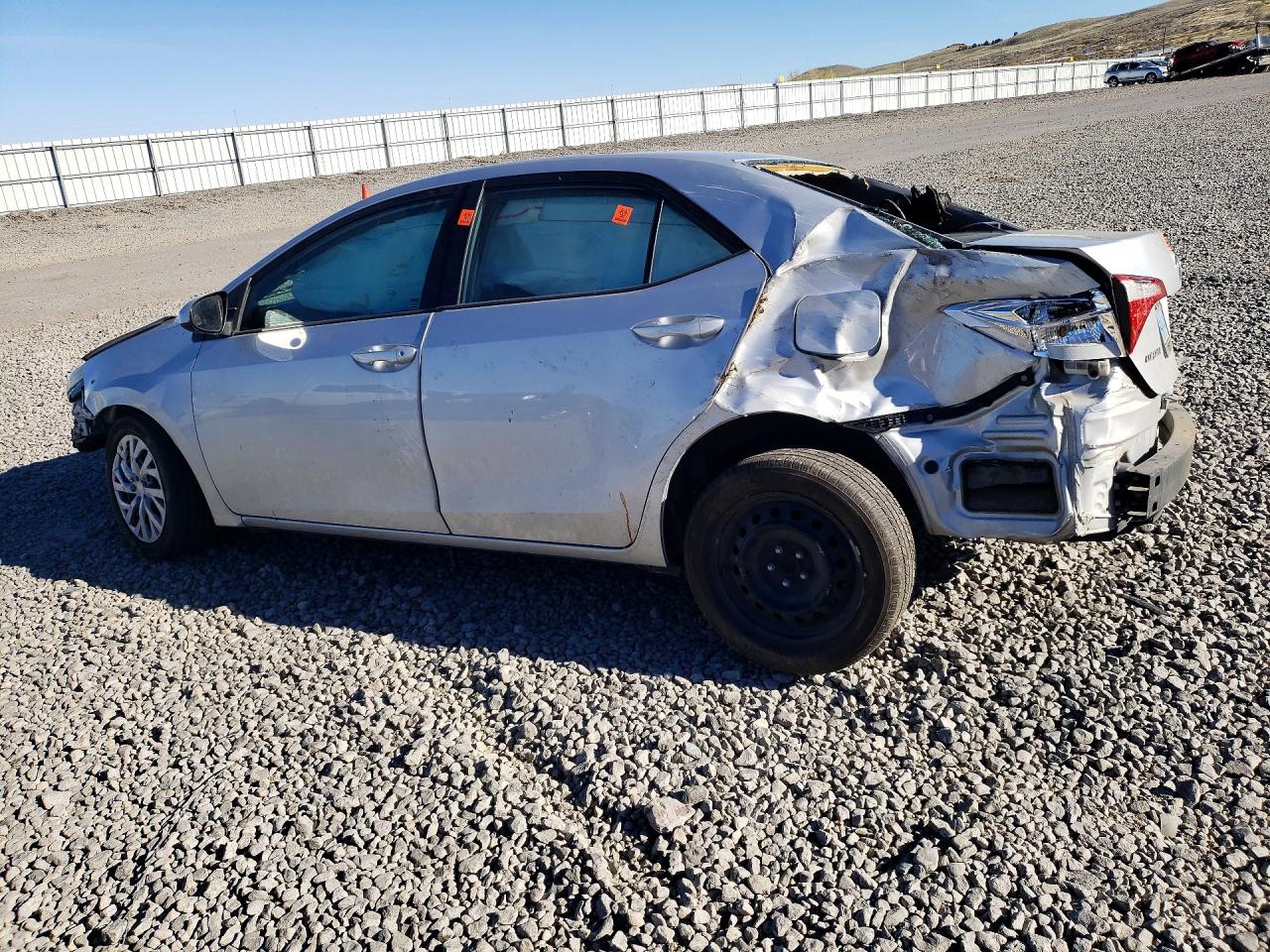 2015 Toyota Corolla Le Silver vin: 5YFBURHE5FP243156