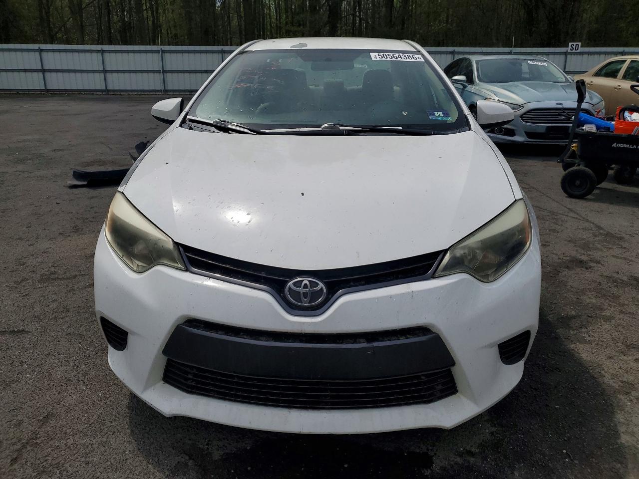 2015 Toyota Corolla Le White vin: 5YFBURHE5FP246932
