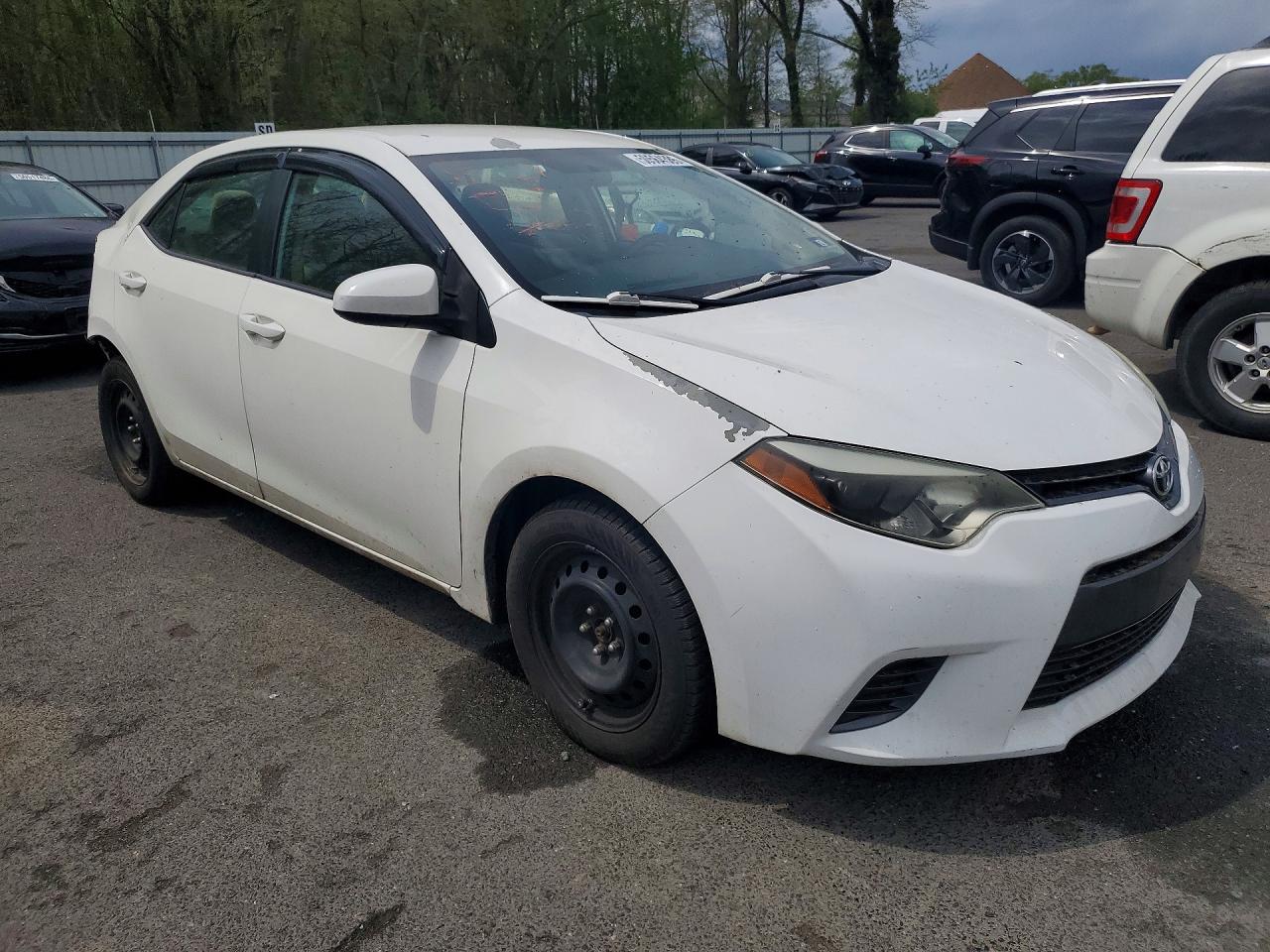 2015 Toyota Corolla Le White vin: 5YFBURHE5FP246932