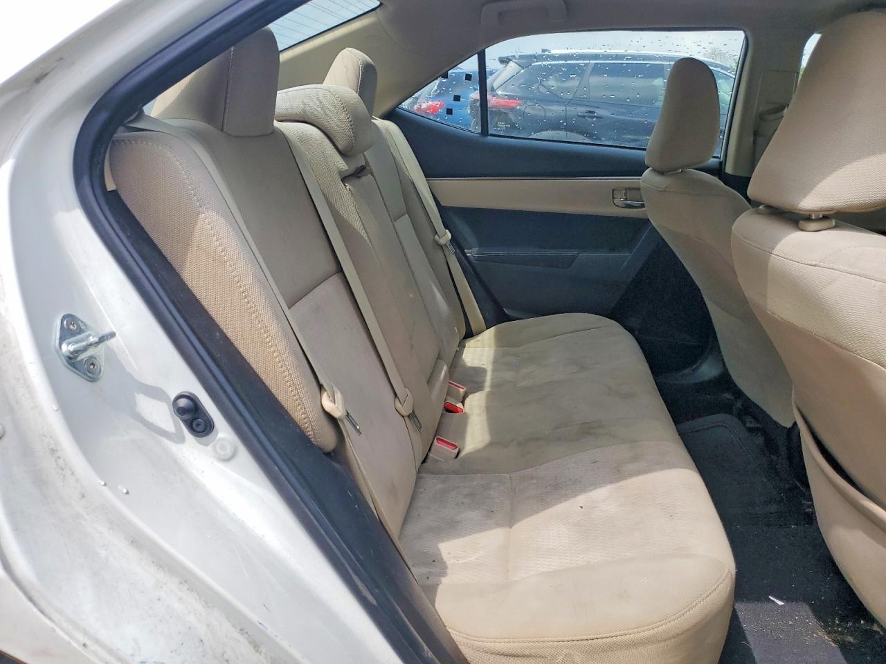 2015 Toyota Corolla Le White vin: 5YFBURHE5FP246932