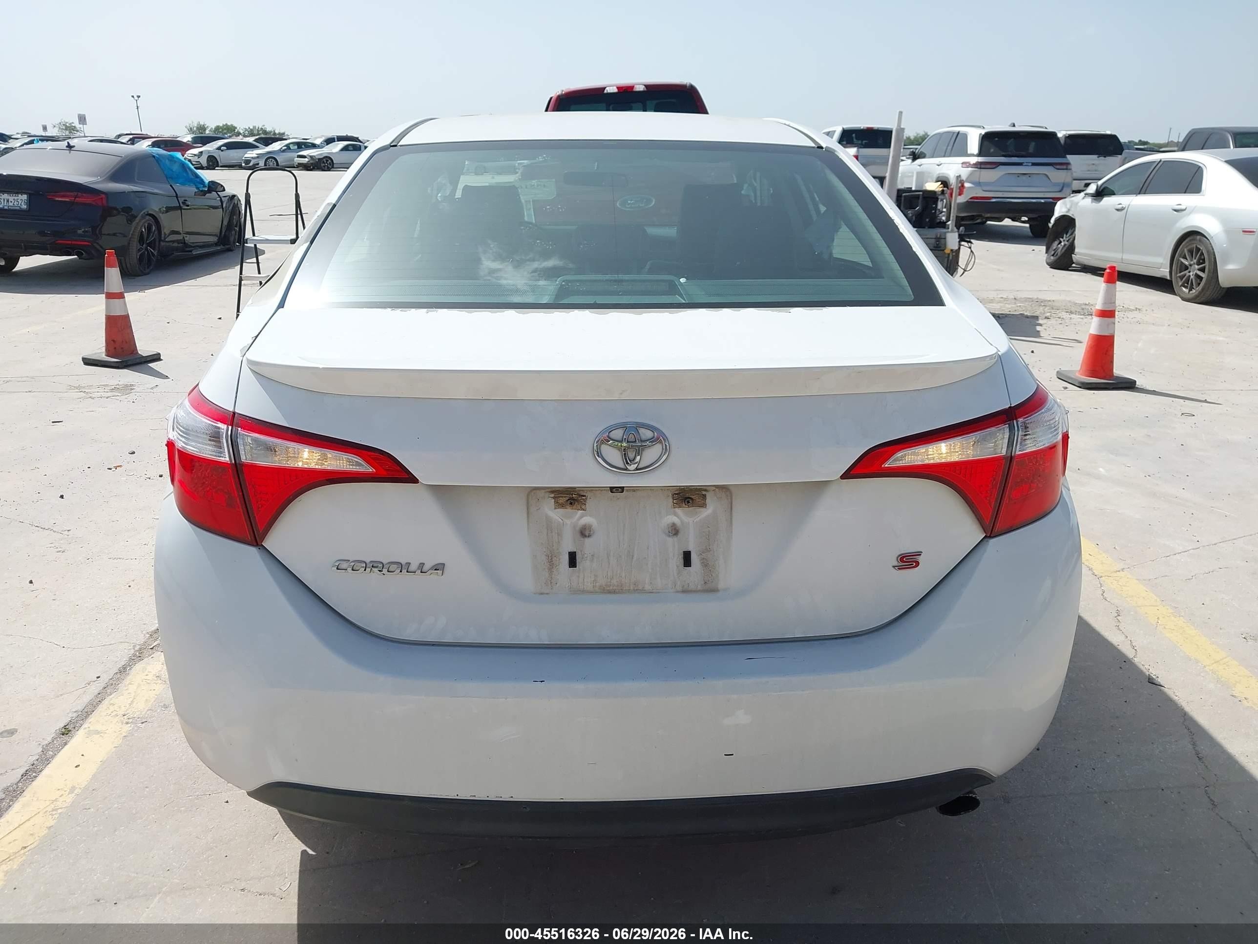 2015 Toyota Corolla S Plus White vin: 5YFBURHE5FP269188