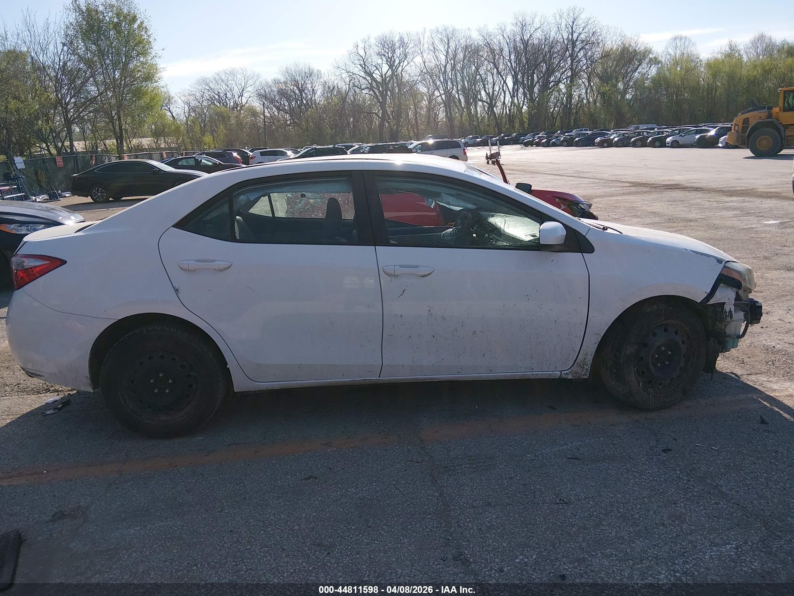 2015 Toyota Corolla Le White vin: 5YFBURHE5FP277792