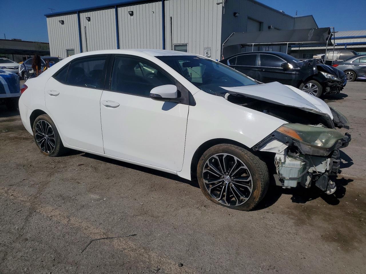 2015 Toyota Corolla S Plus White vin: 5YFBURHE5FP293748