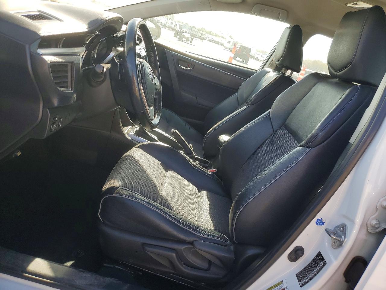 2015 Toyota Corolla S Plus White vin: 5YFBURHE5FP293748