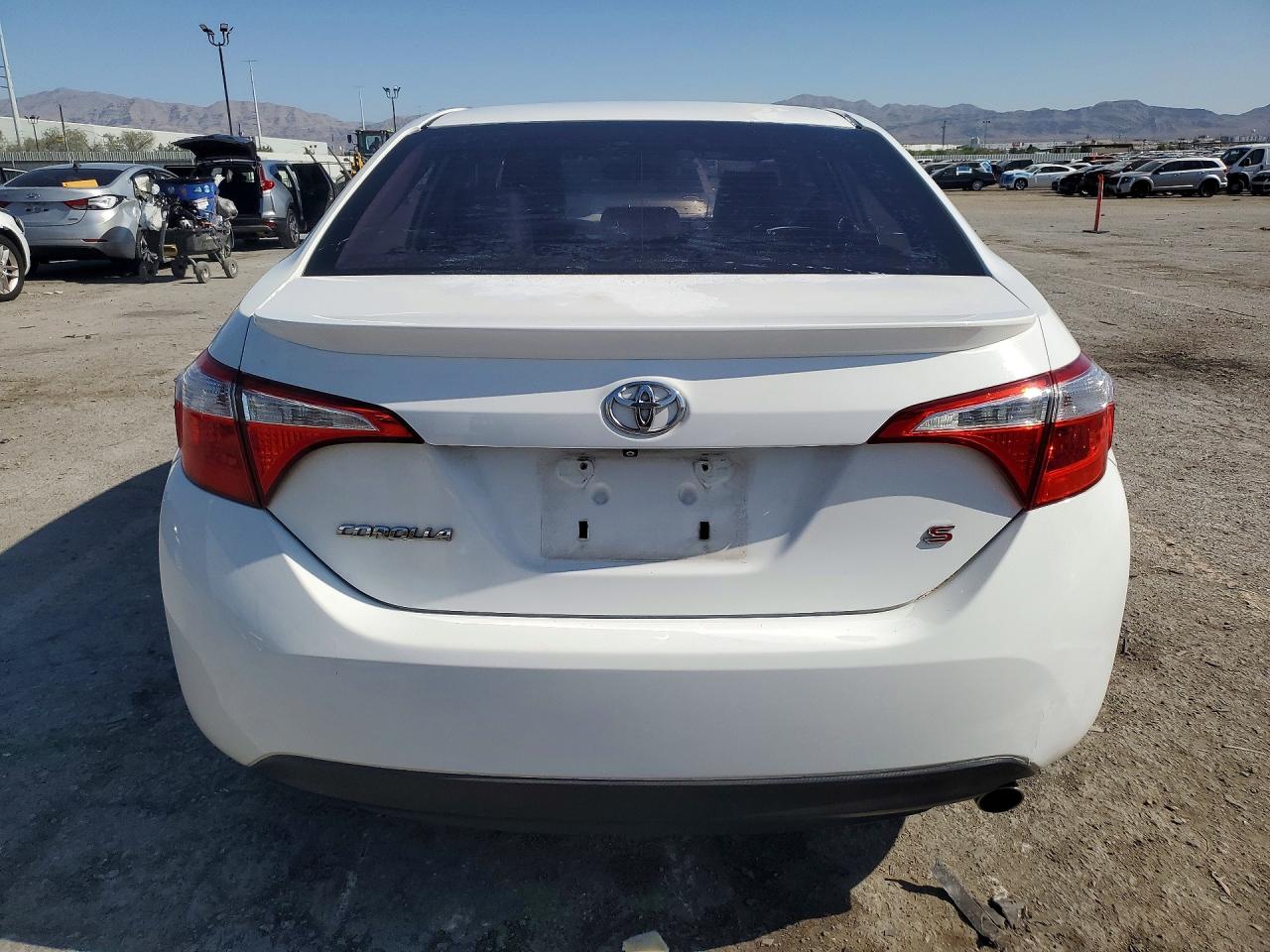 2015 Toyota Corolla S Plus White vin: 5YFBURHE5FP293748