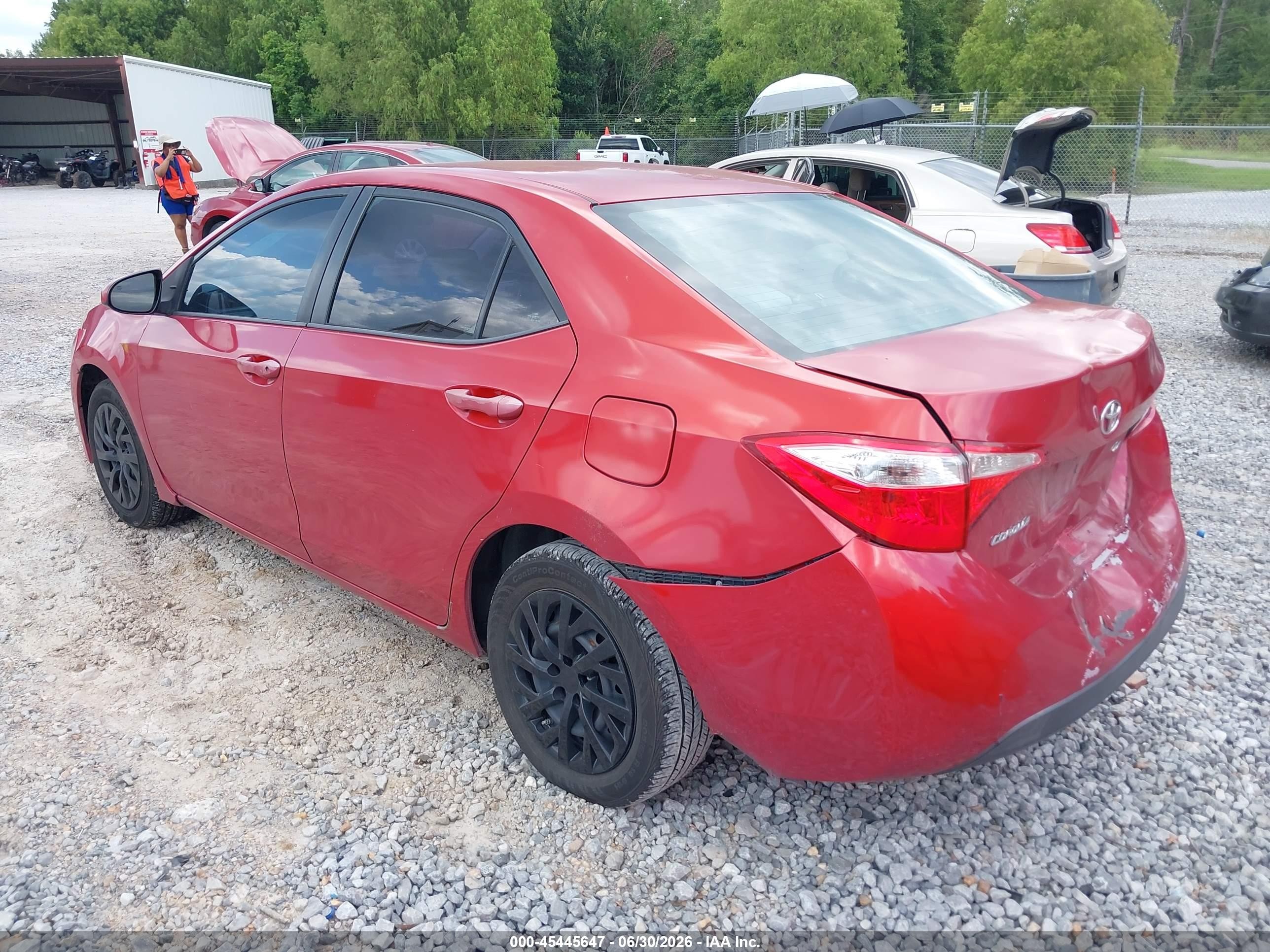 2015 Toyota Corolla Le Red vin: 5YFBURHE5FP306711