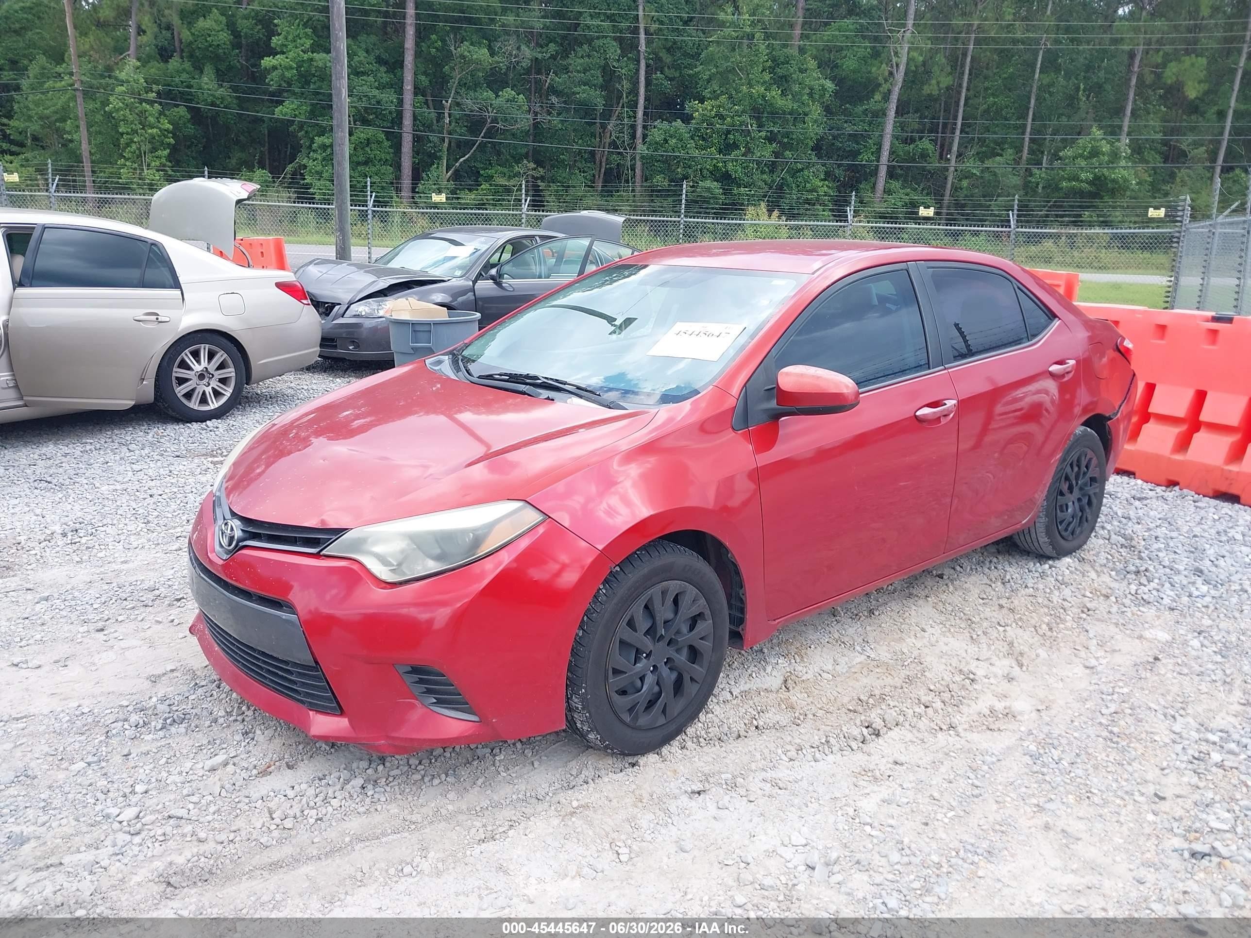 2015 Toyota Corolla Le Red vin: 5YFBURHE5FP306711