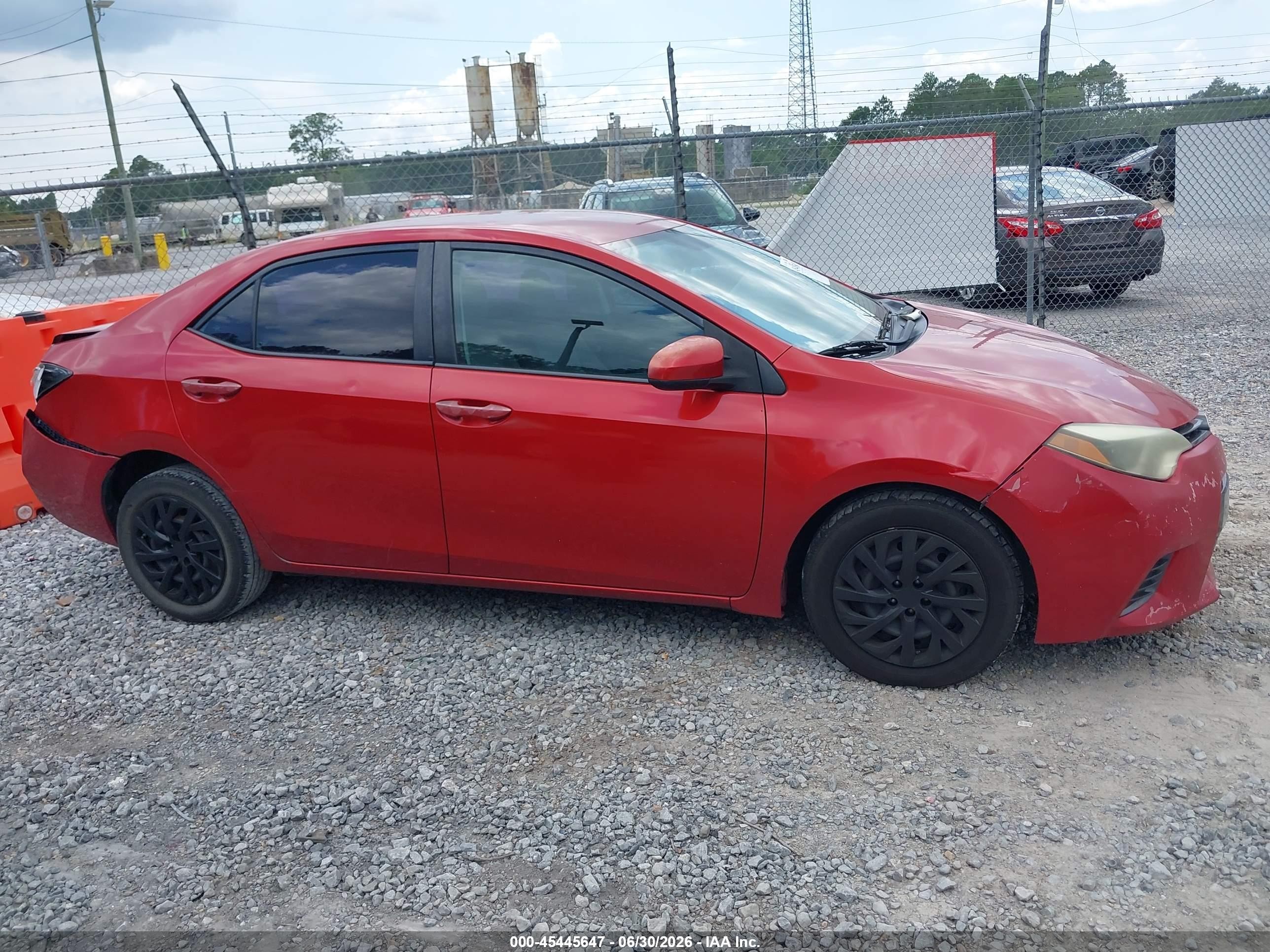 2015 Toyota Corolla Le Red vin: 5YFBURHE5FP306711