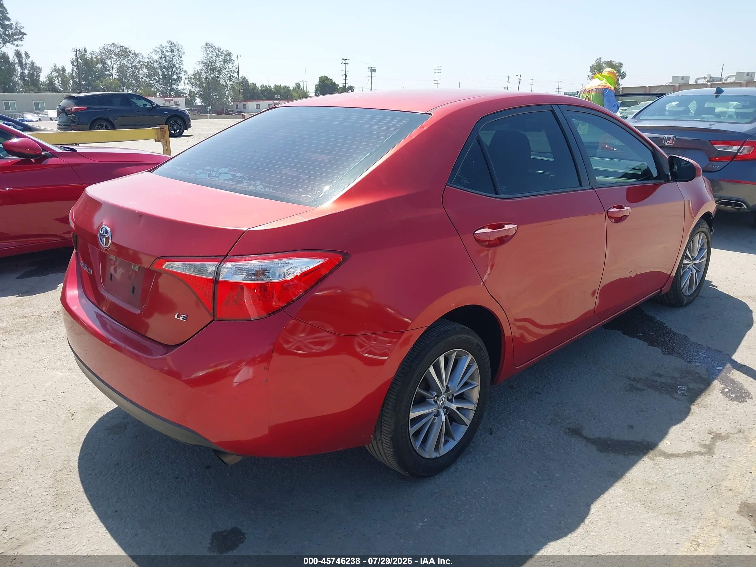 2015 Toyota Corolla Le Plus Red vin: 5YFBURHE5FP316851