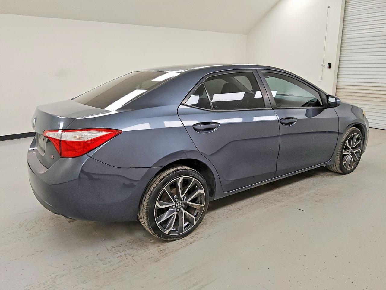 2015 Toyota Corolla Le Gray vin: 5YFBURHE5FP319619