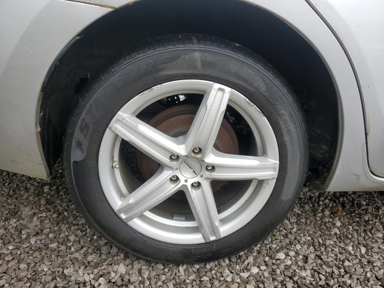 2015 Toyota Corolla Le Silver vin: 5YFBURHE5FP327820 Damage: Right Rear Wheel, Curb Rash, 3 to 4 inches