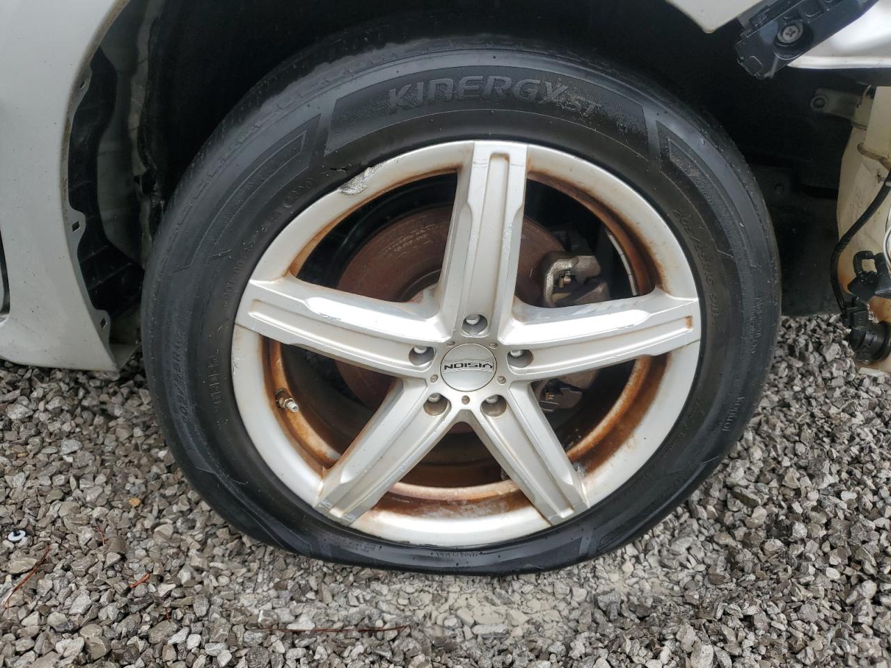 2015 Toyota Corolla Le Silver vin: 5YFBURHE5FP327820 Damage: Right Front Wheel, Curb Rash, 2 to 3 inches