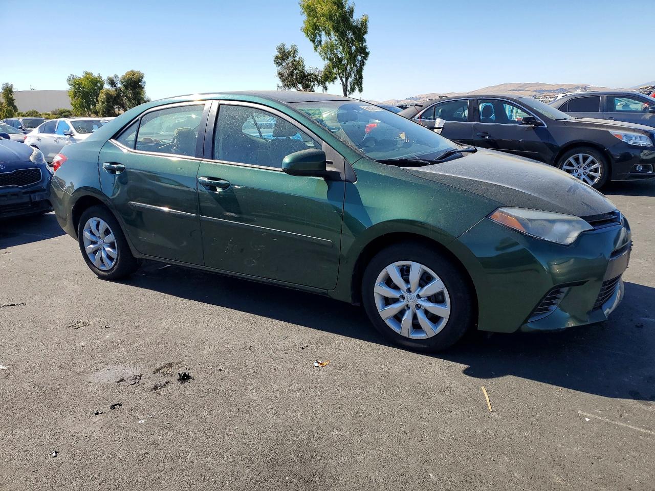 2015 Toyota Corolla Le Green vin: 5YFBURHE5FP342026