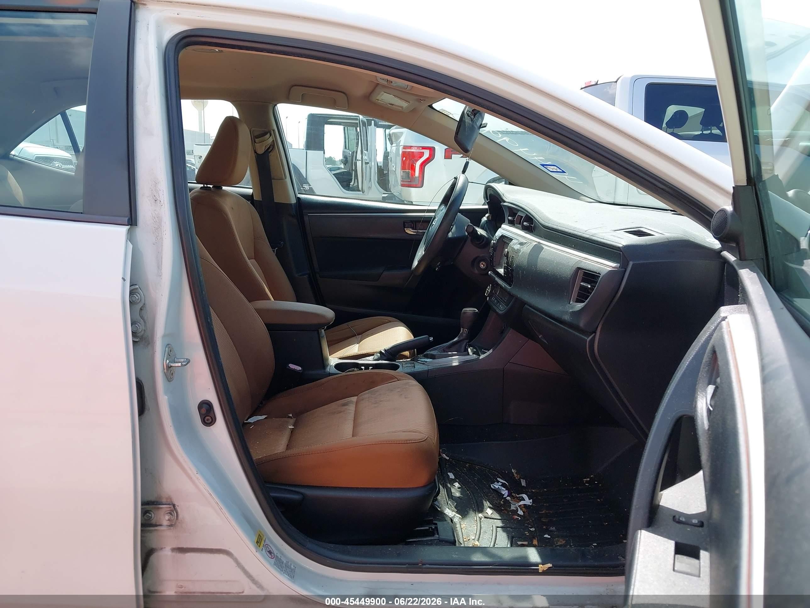 2015 Toyota Corolla Le Plus White vin: 5YFBURHE5FP356329