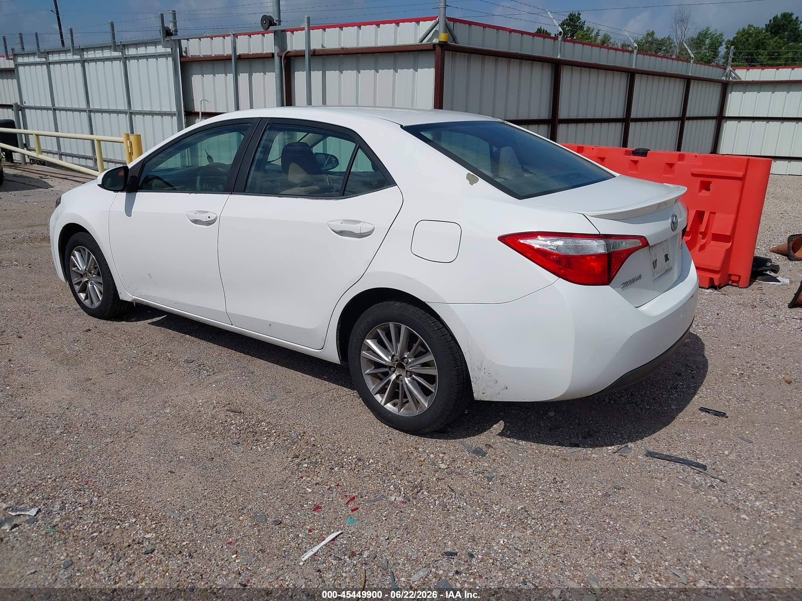 2015 Toyota Corolla Le Plus White vin: 5YFBURHE5FP356329
