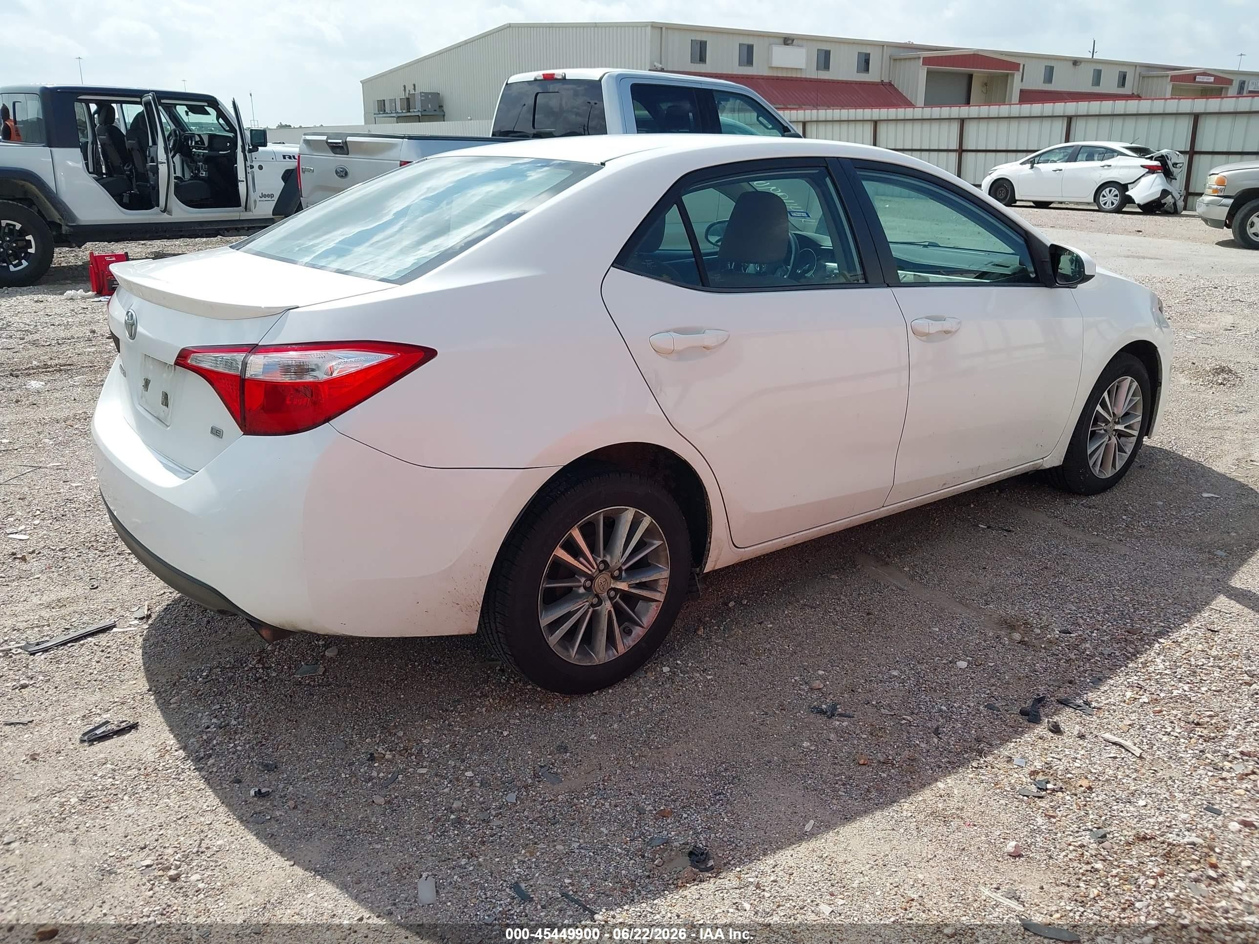 2015 Toyota Corolla Le Plus White vin: 5YFBURHE5FP356329